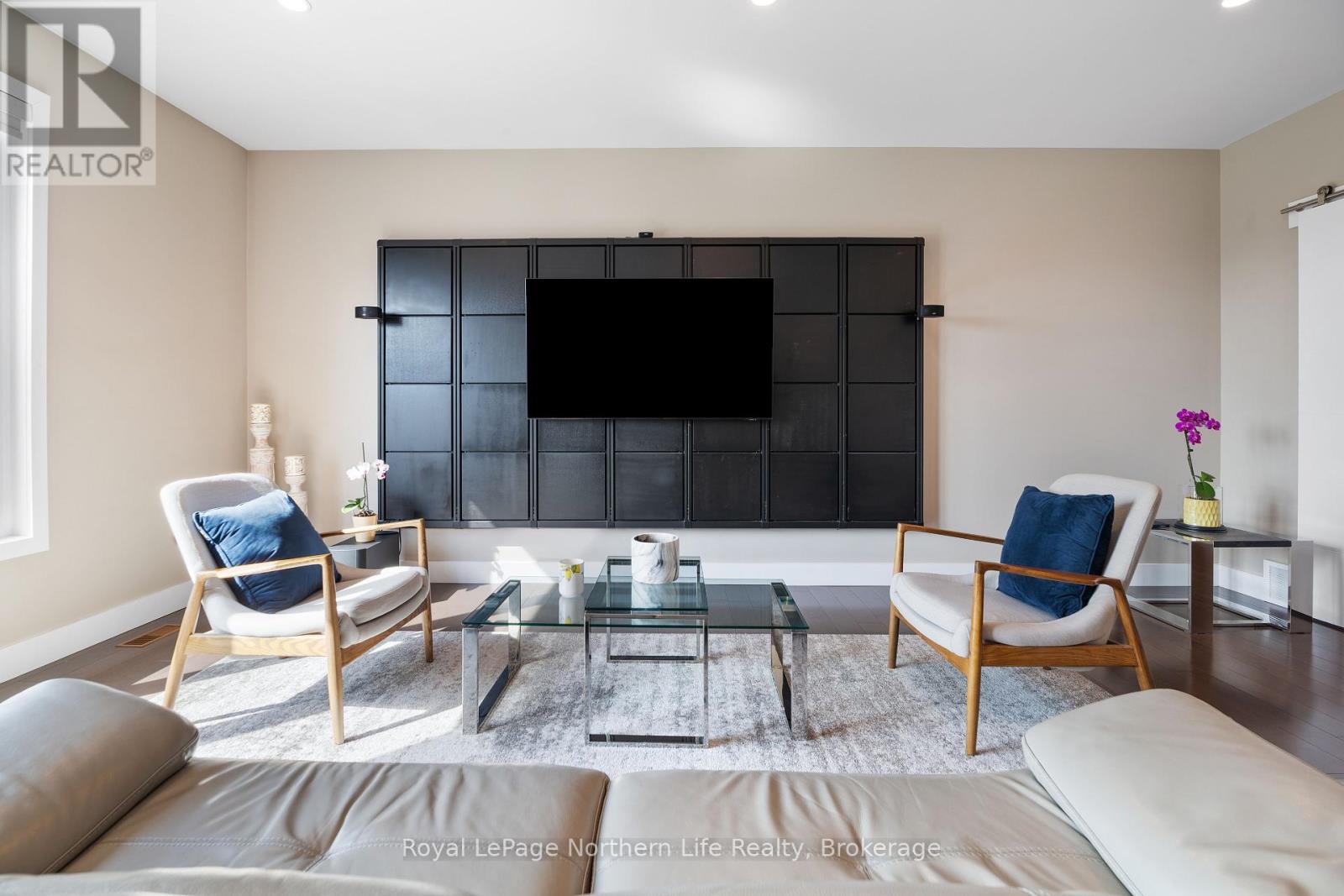 












5 ZEPHYR HEIGHTS

,
North Bay (Airport),




Ontario
P1B8G2

