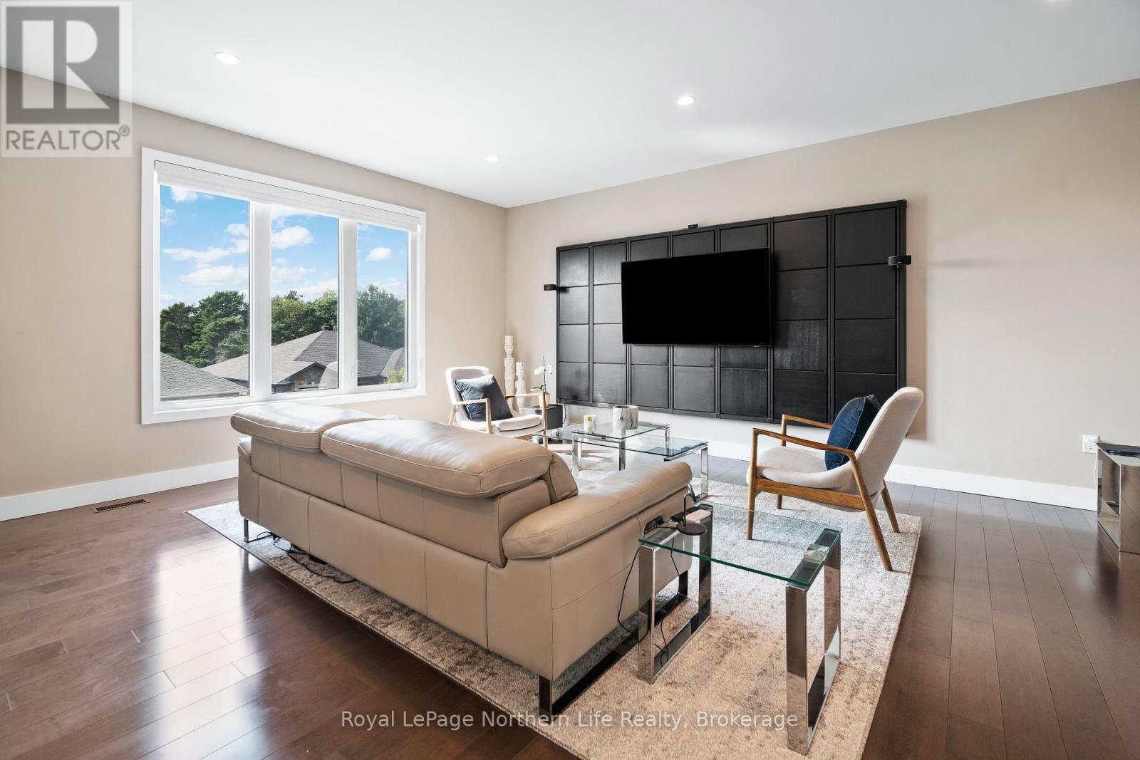 












5 ZEPHYR HEIGHTS

,
North Bay (Airport),




Ontario
P1B8G2


