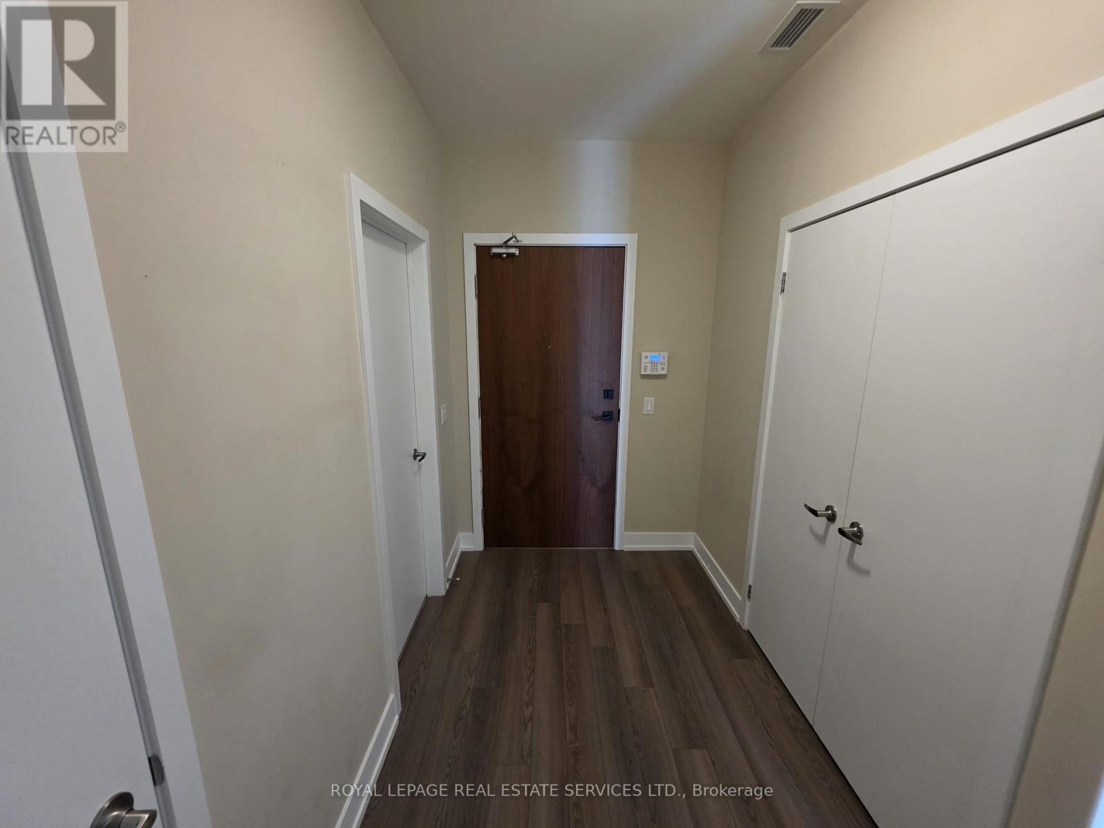 












1203 - 8 ANN STREET

,
Mississauga,




Ontario
L5G3E6

