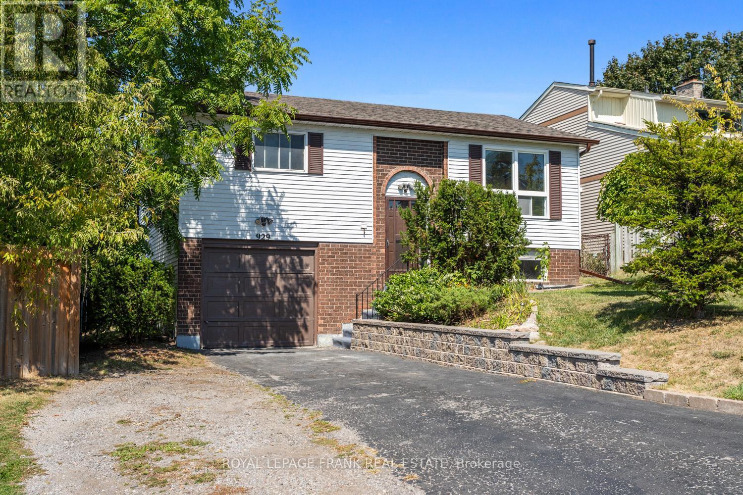 












929 SOUTHDOWN DRIVE

,
Oshawa (Donevan),




Ontario
L1H7Z5

