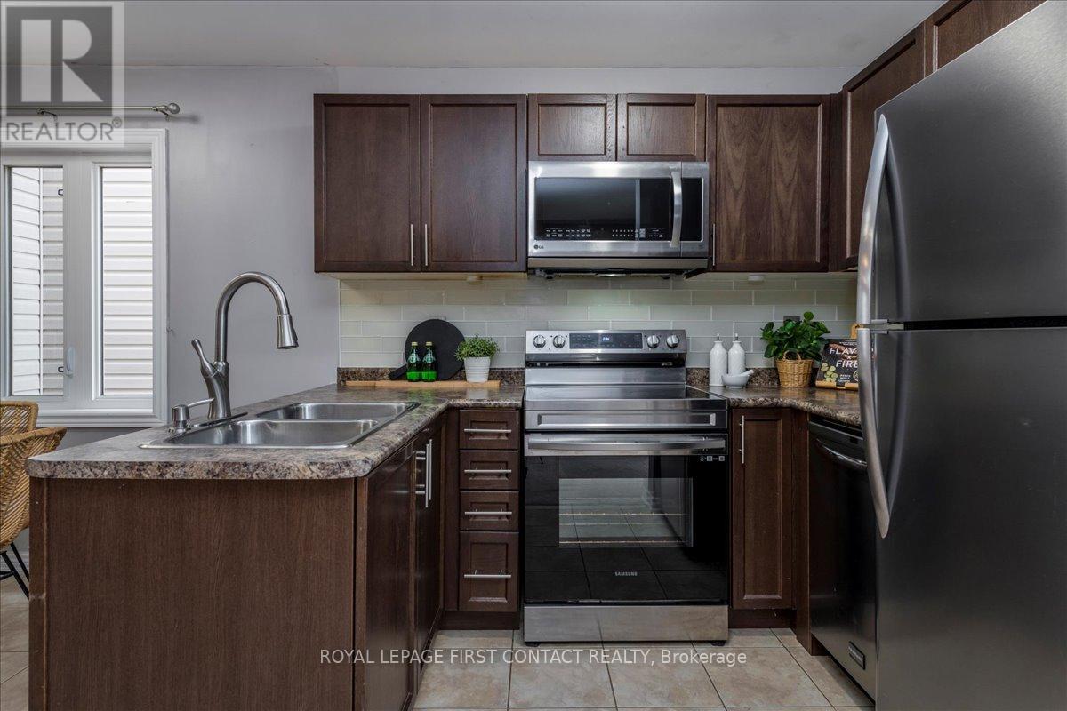 












22 ADMIRAL CRESCENT

,
Essa,




Ontario
L0M1B4

