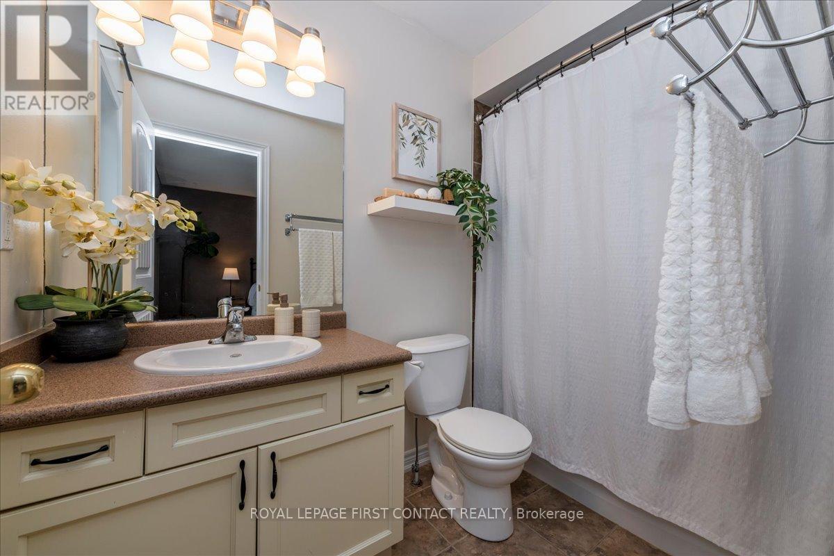 












22 ADMIRAL CRESCENT

,
Essa,




Ontario
L0M1B4

