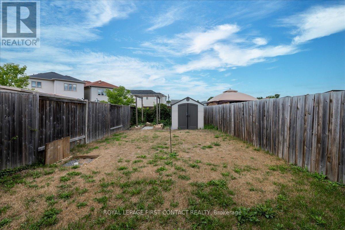 












22 ADMIRAL CRESCENT

,
Essa,




Ontario
L0M1B4

