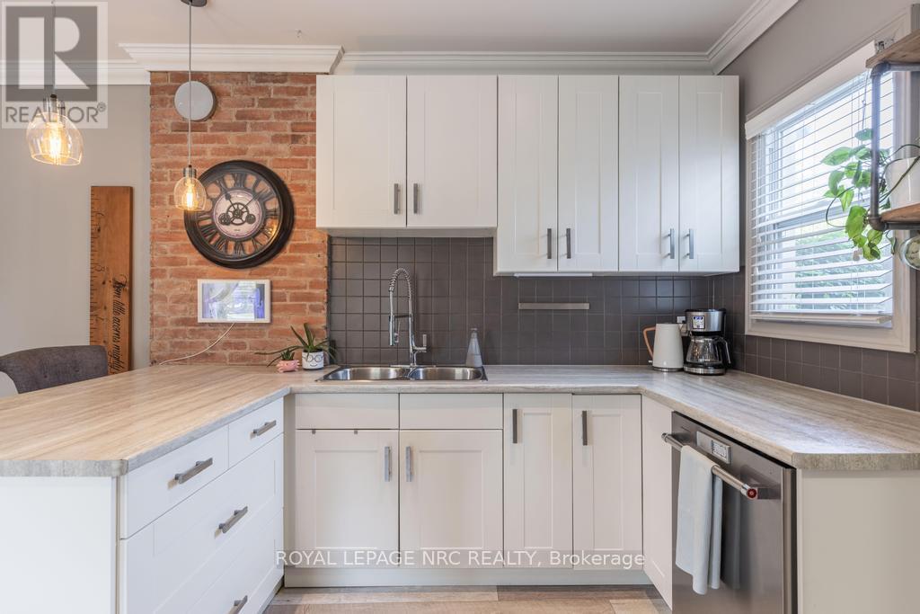 












48 HODGKINS AVENUE

,
Thorold,




Ontario
L2V1M1

