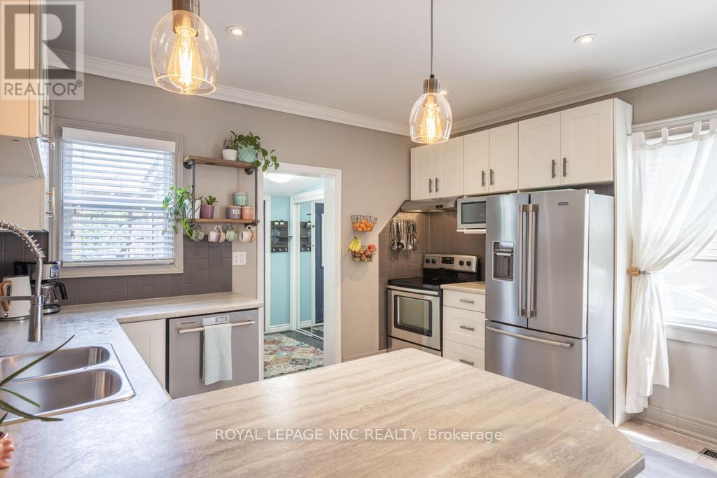 












48 HODGKINS AVENUE

,
Thorold,




Ontario
L2V1M1

