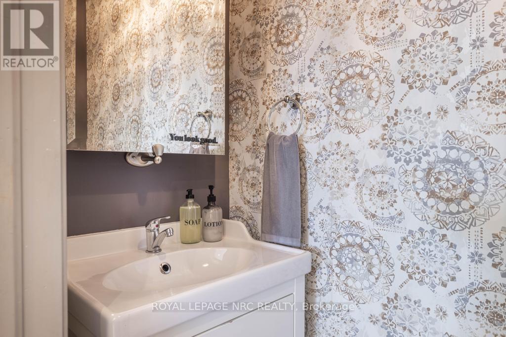 












48 HODGKINS AVENUE

,
Thorold,




Ontario
L2V1M1

