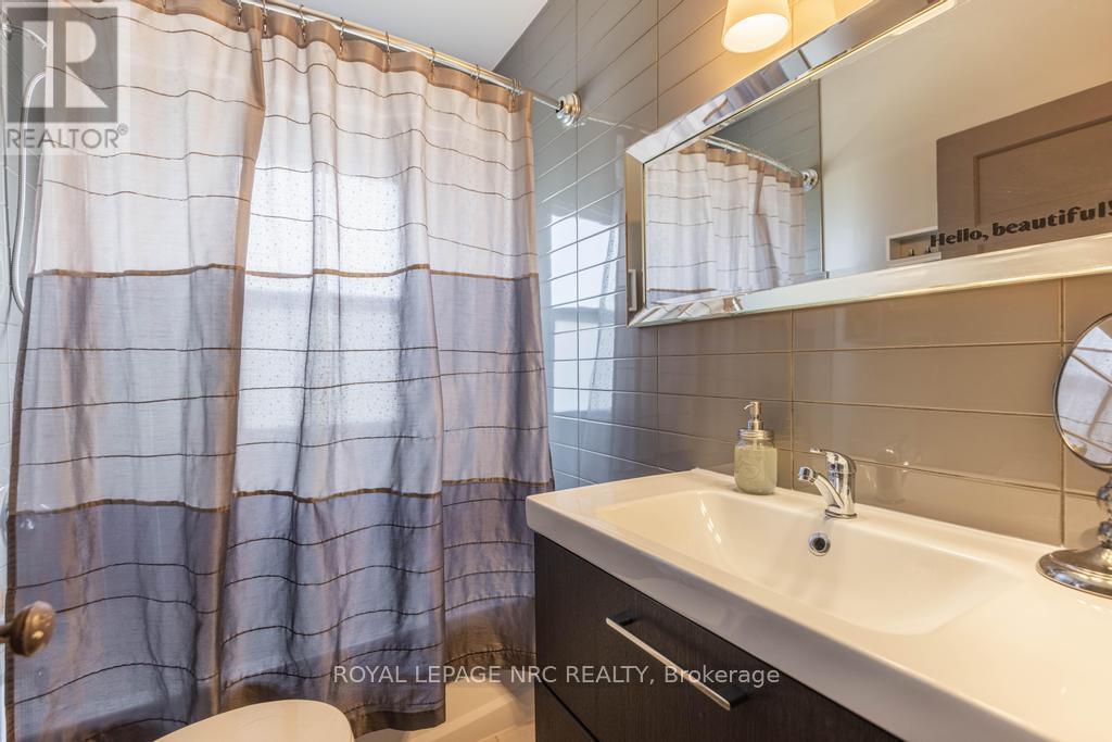 












48 HODGKINS AVENUE

,
Thorold,




Ontario
L2V1M1

