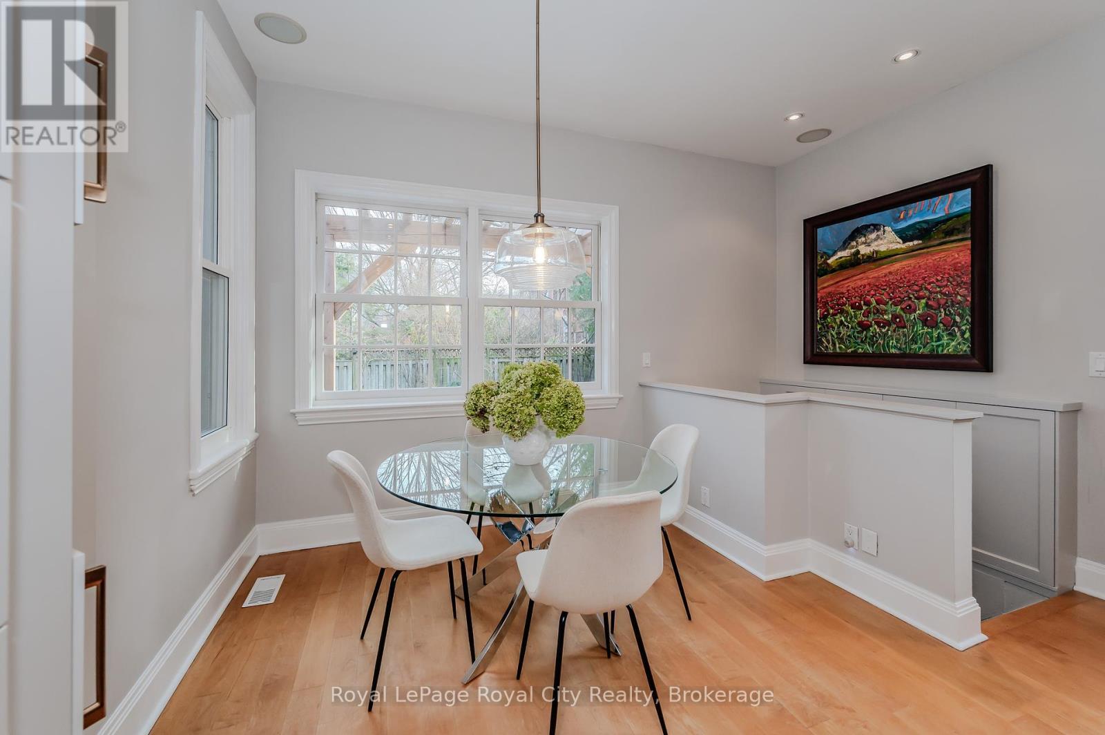 












42 LIVERPOOL STREET

,
Guelph (Downtown),




Ontario
N1H2K9


