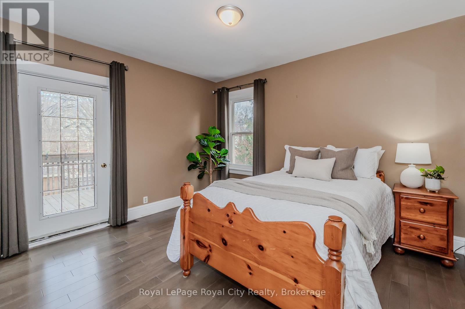












42 LIVERPOOL STREET

,
Guelph (Downtown),




Ontario
N1H2K9

