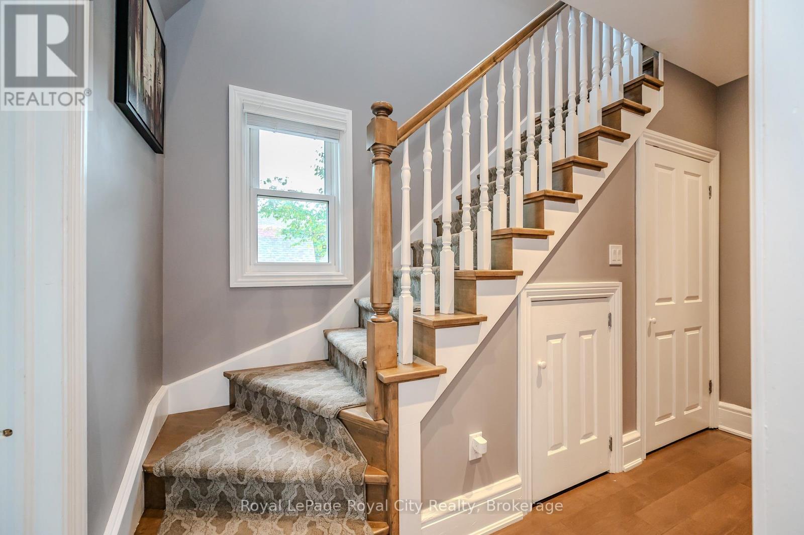 












42 LIVERPOOL STREET

,
Guelph (Downtown),




Ontario
N1H2K9

