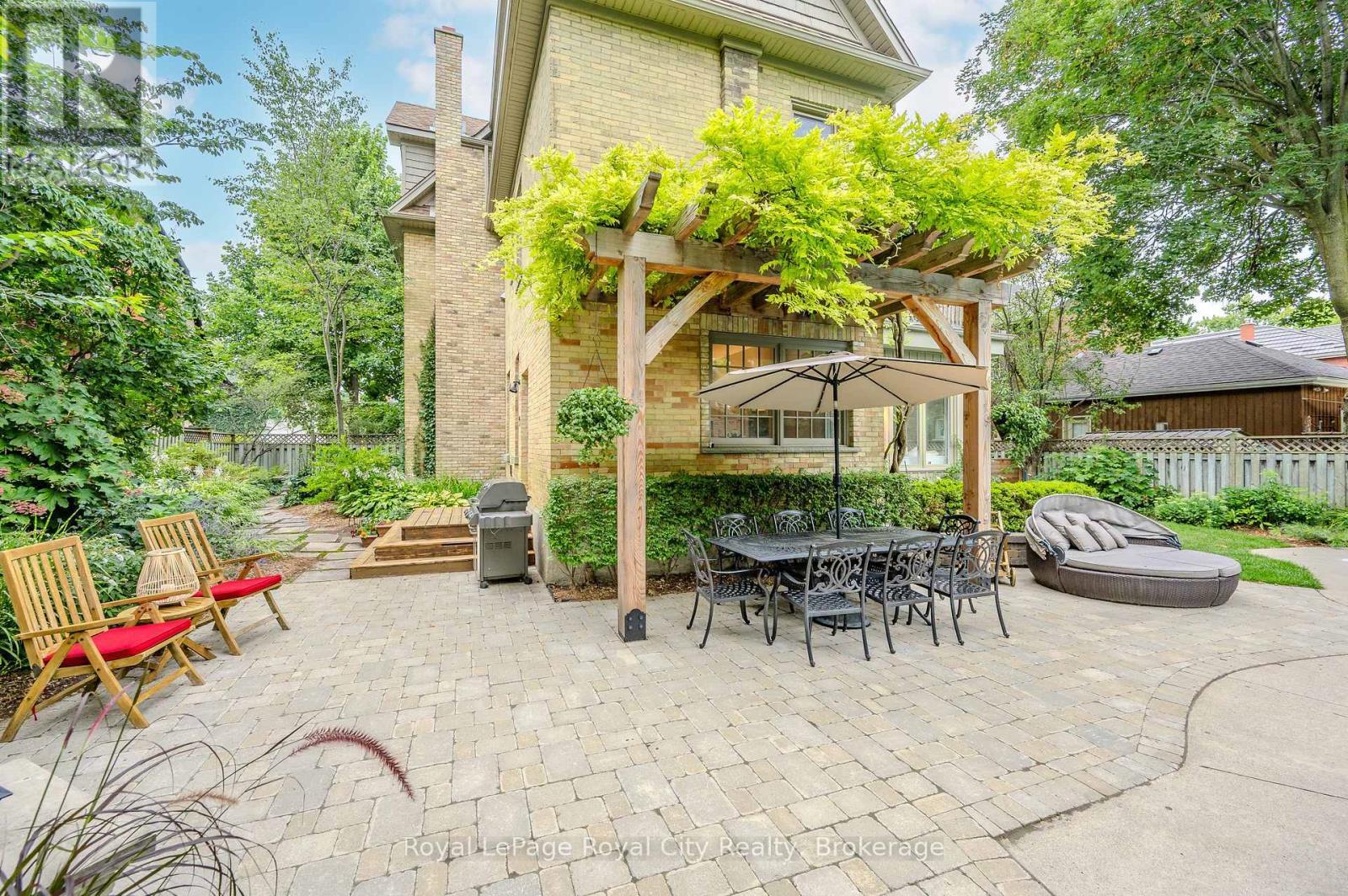 












42 LIVERPOOL STREET

,
Guelph (Downtown),




Ontario
N1H2K9

