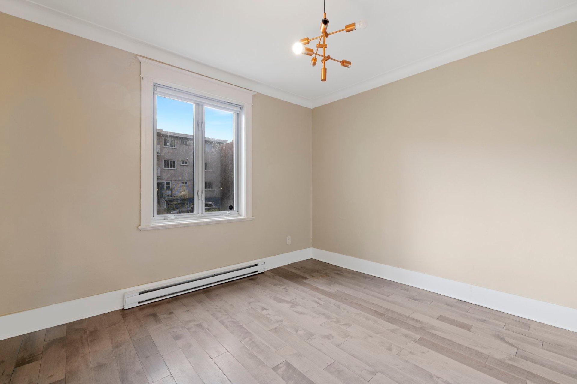 









2325

 - 2329


Av. Madison

,
Montréal (Côte-des-Neiges/Notre-Dame-de-Grâce),




QC
H4B2T5

