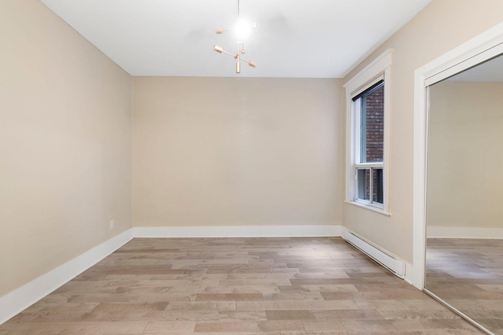 









2325

 - 2329


Av. Madison

,
Montréal (Côte-des-Neiges/Notre-Dame-de-Grâce),




QC
H4B2T5

