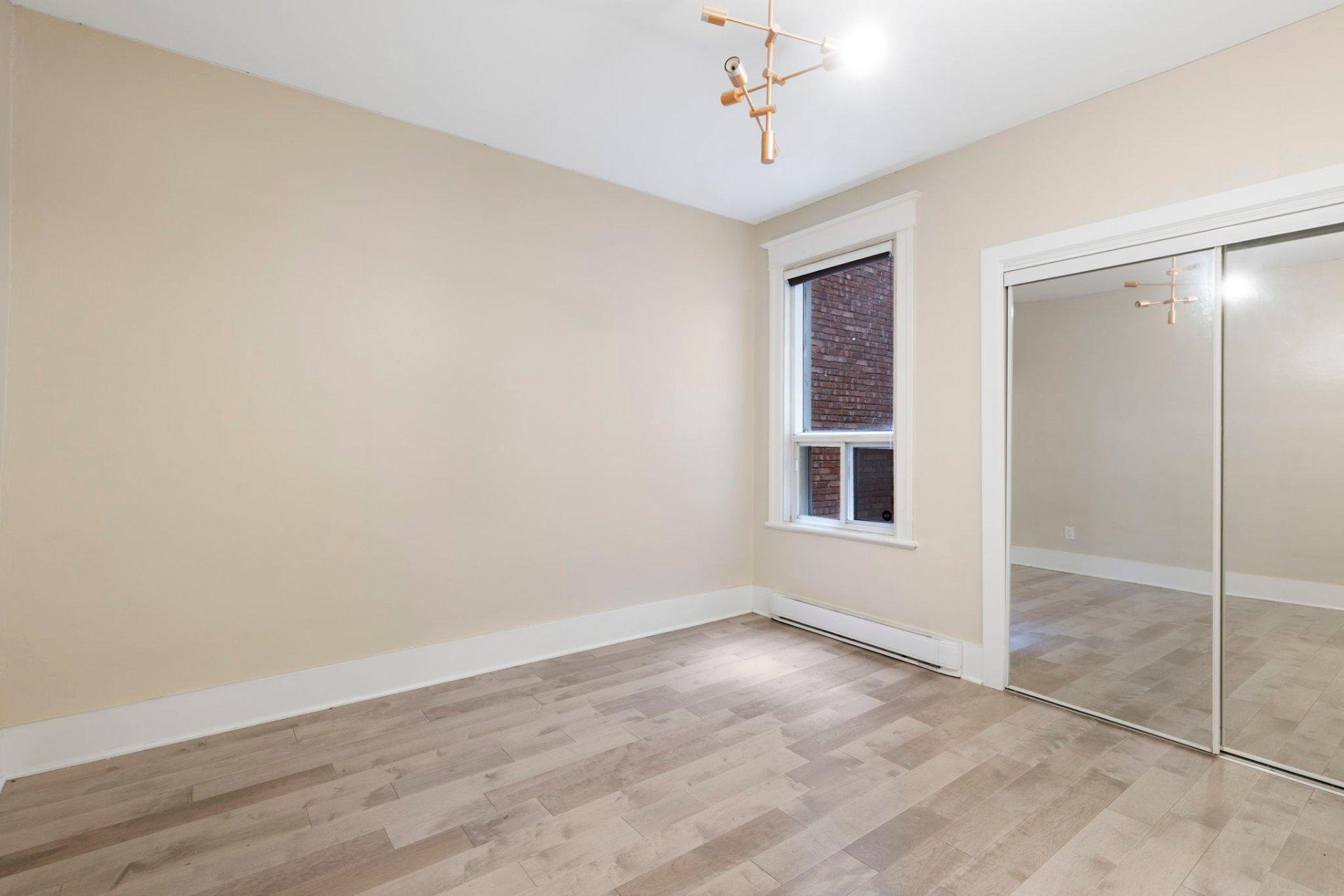 









2325

 - 2329


Av. Madison

,
Montréal (Côte-des-Neiges/Notre-Dame-de-Grâce),




QC
H4B2T5

