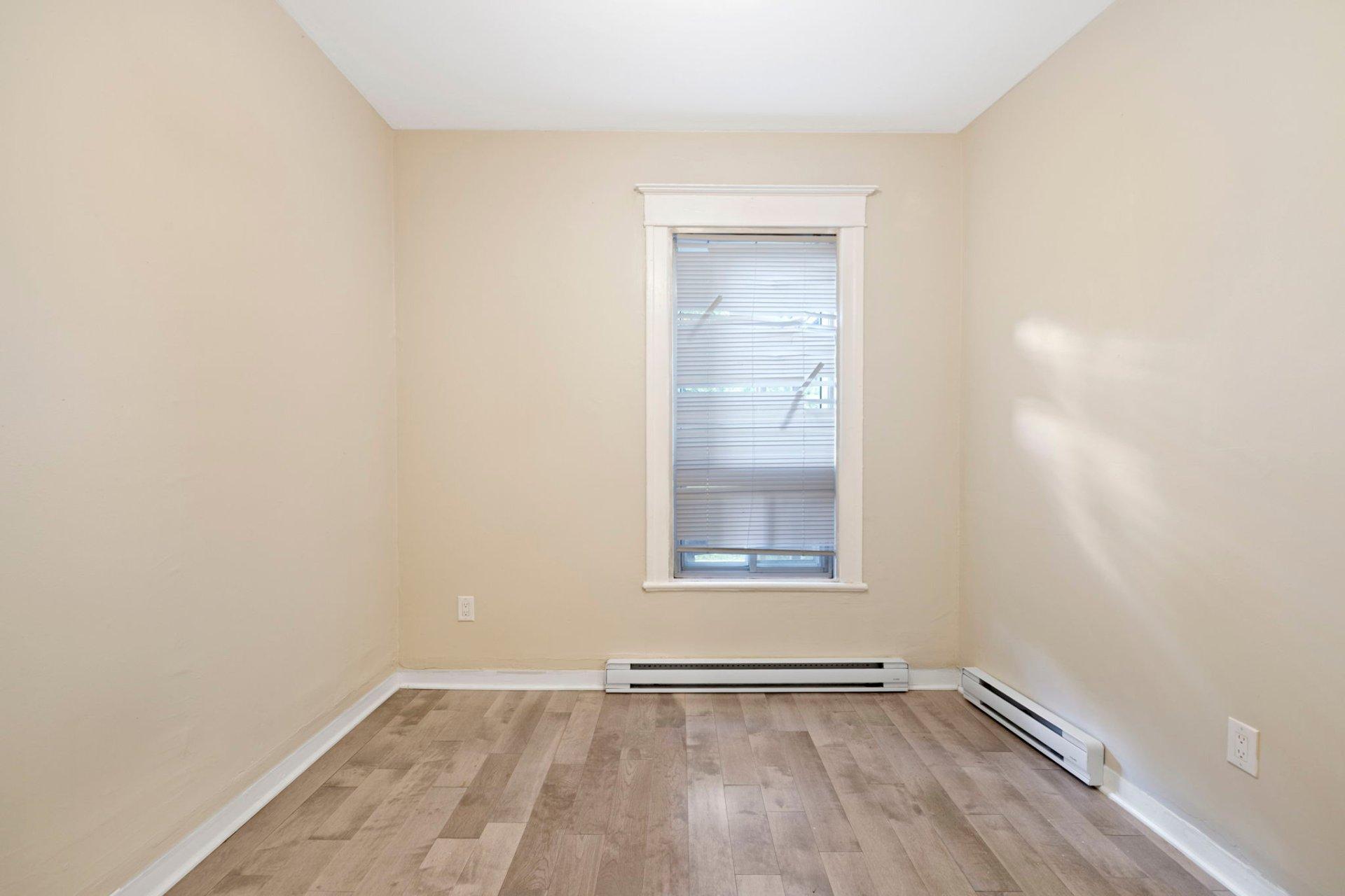 









2325

 - 2329


Av. Madison

,
Montréal (Côte-des-Neiges/Notre-Dame-de-Grâce),




QC
H4B2T5


