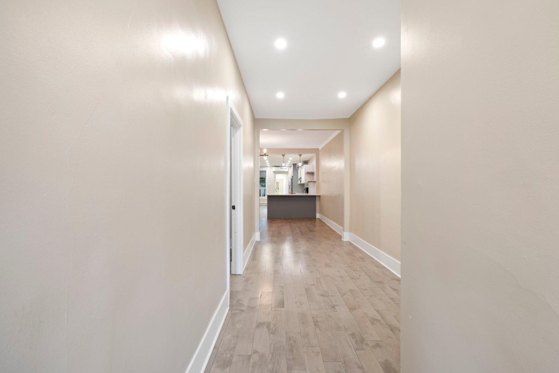 









2325

 - 2329


Av. Madison

,
Montréal (Côte-des-Neiges/Notre-Dame-de-Grâce),




QC
H4B2T5

