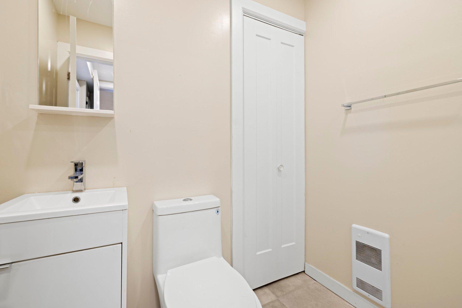 









2325

 - 2329


Av. Madison

,
Montréal (Côte-des-Neiges/Notre-Dame-de-Grâce),




QC
H4B2T5

