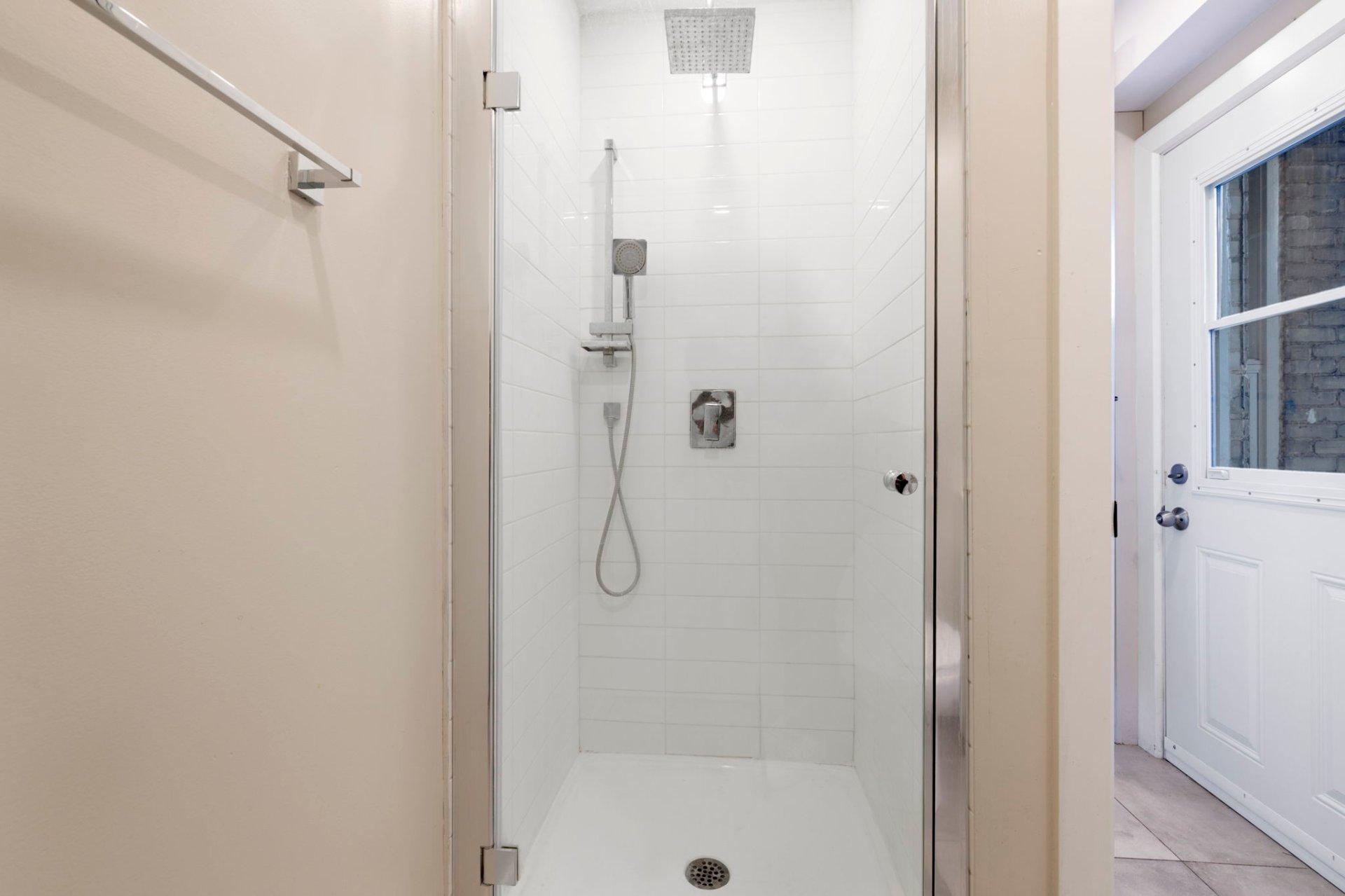 









2325

 - 2329


Av. Madison

,
Montréal (Côte-des-Neiges/Notre-Dame-de-Grâce),




QC
H4B2T5

