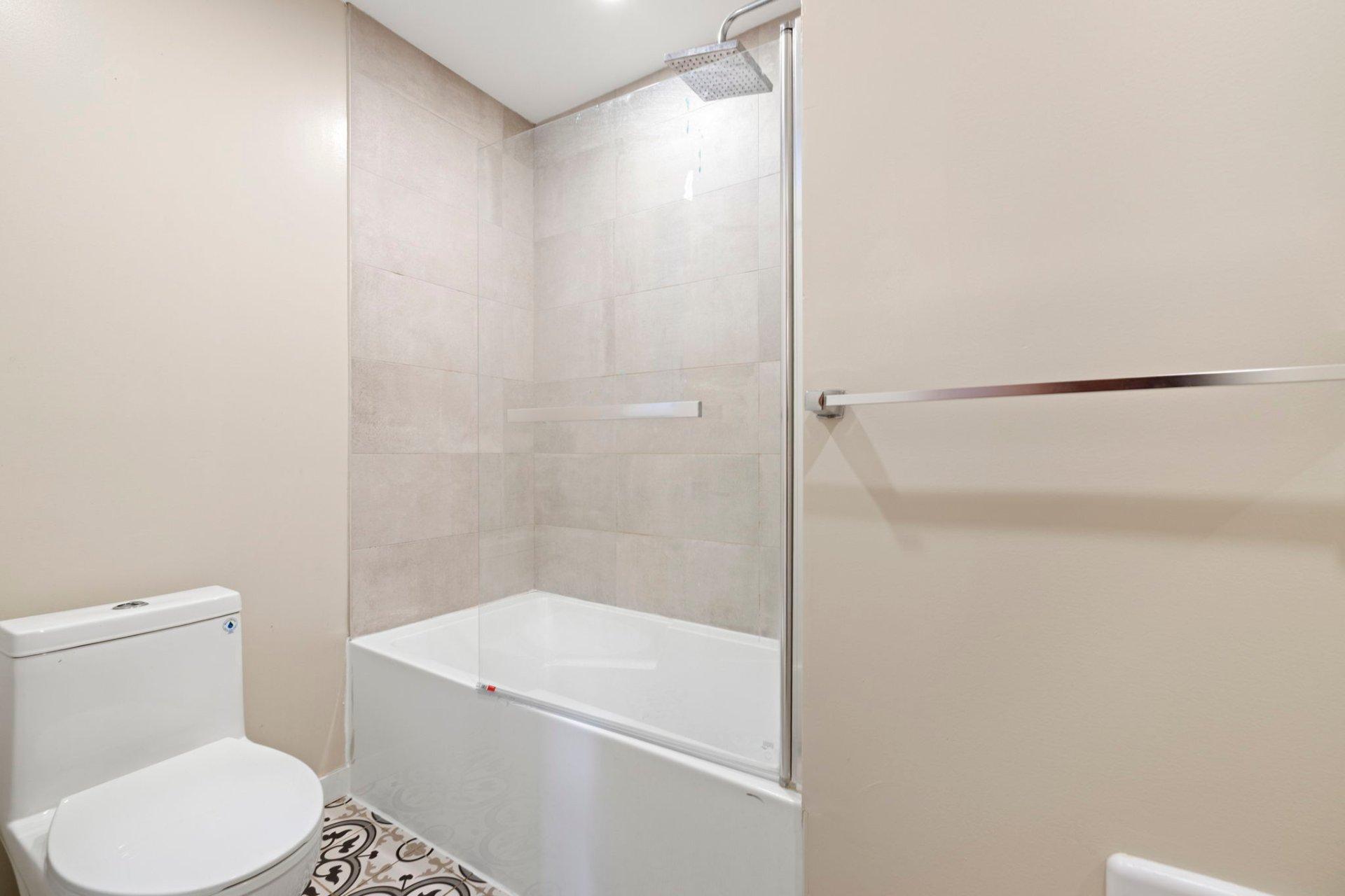 









2325

 - 2329


Av. Madison

,
Montréal (Côte-des-Neiges/Notre-Dame-de-Grâce),




QC
H4B2T5

