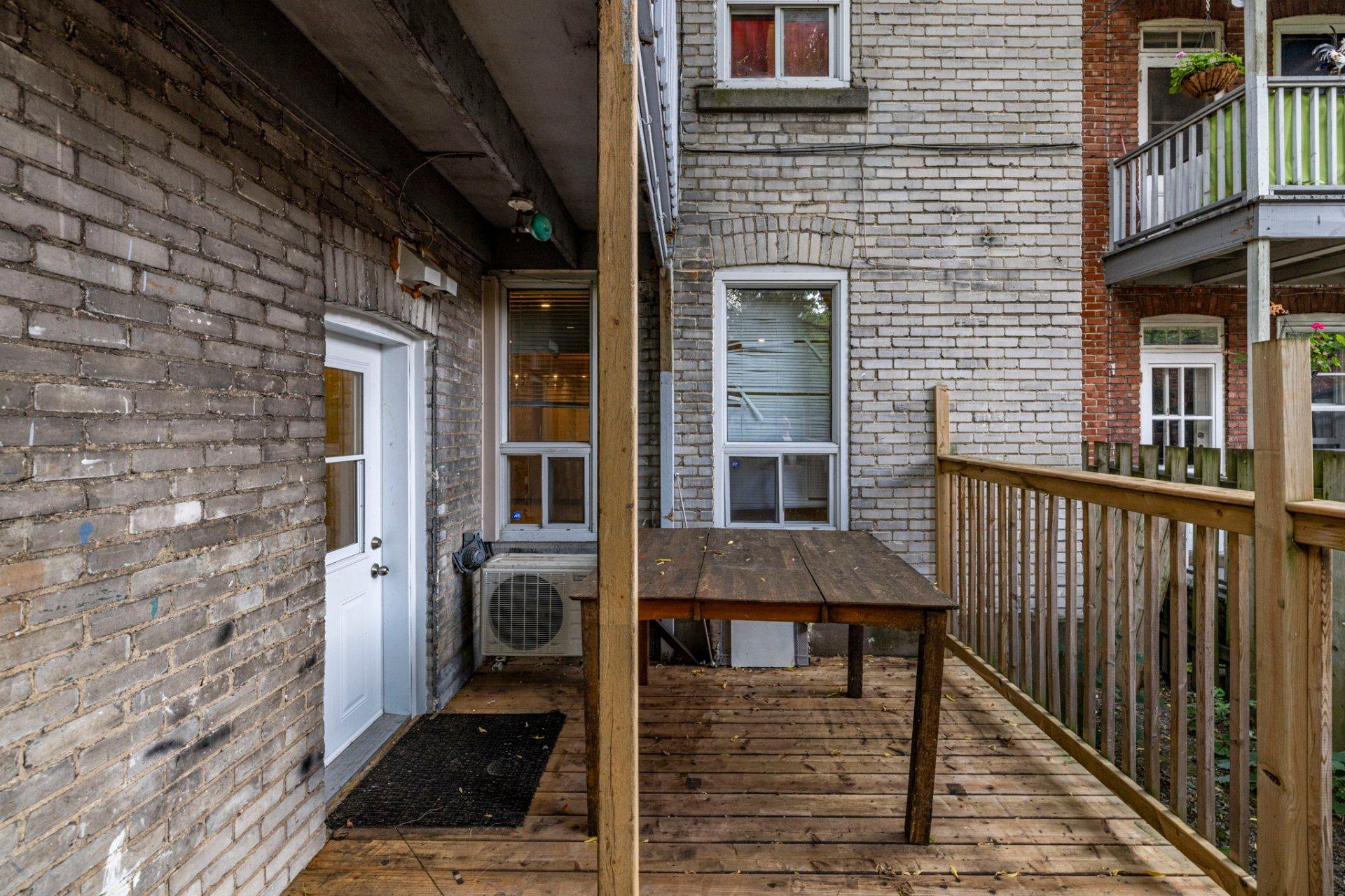 









2325

 - 2329


Av. Madison

,
Montréal (Côte-des-Neiges/Notre-Dame-de-Grâce),




QC
H4B2T5


