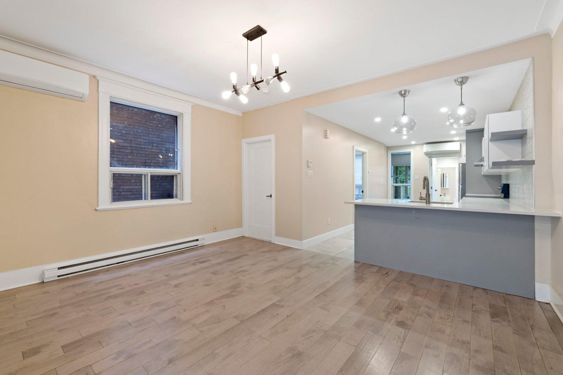 









2325

 - 2329


Av. Madison

,
Montréal (Côte-des-Neiges/Notre-Dame-de-Grâce),




QC
H4B2T5

