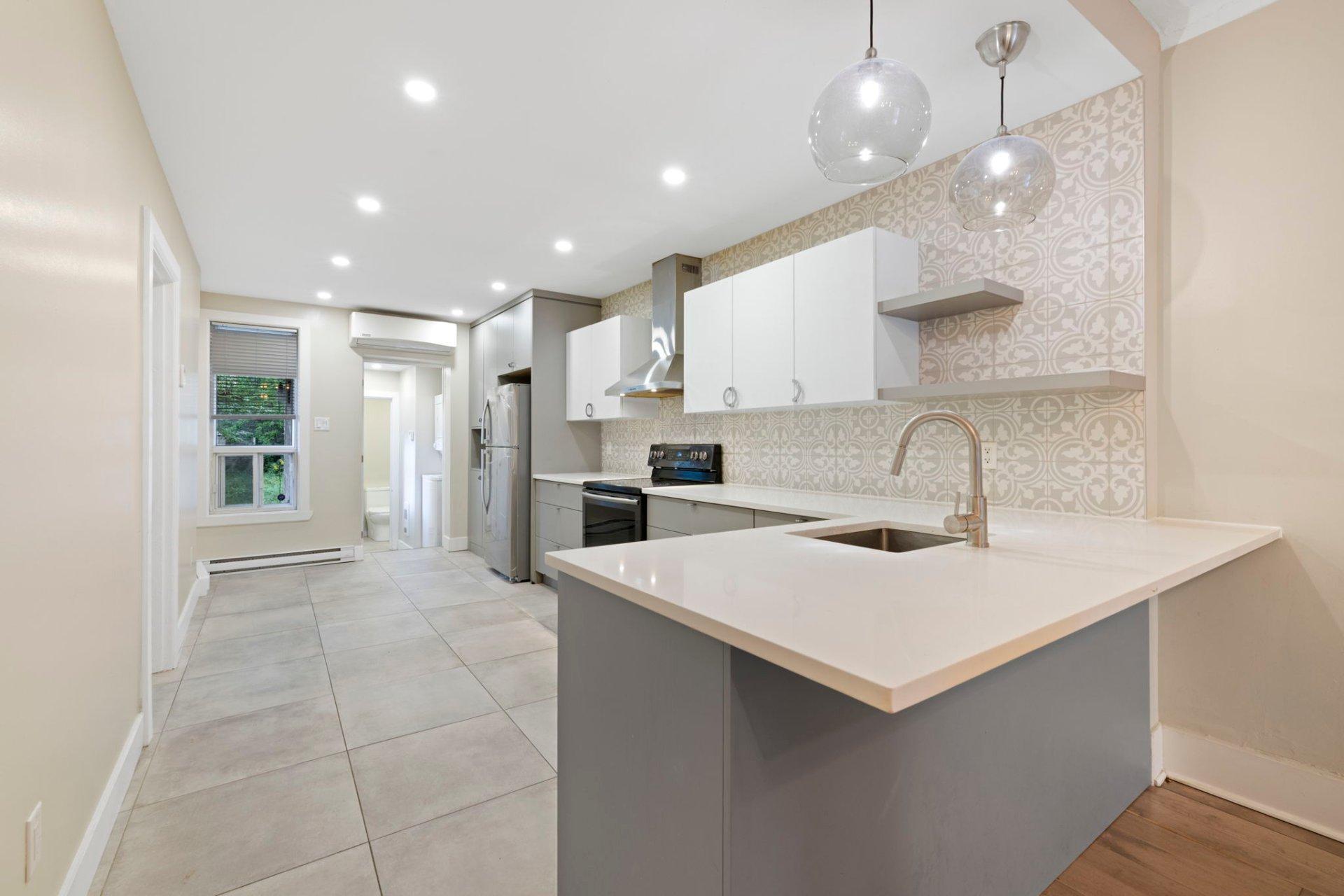 









2325

 - 2329


Av. Madison

,
Montréal (Côte-des-Neiges/Notre-Dame-de-Grâce),




QC
H4B2T5

