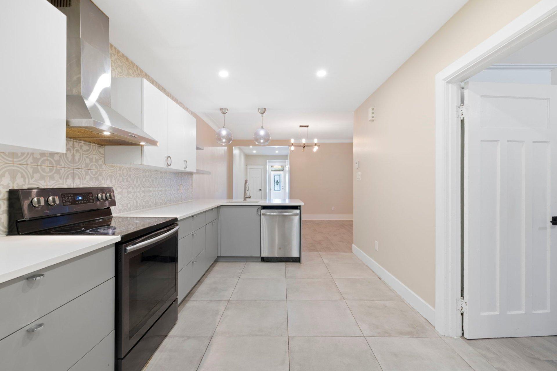 









2325

 - 2329


Av. Madison

,
Montréal (Côte-des-Neiges/Notre-Dame-de-Grâce),




QC
H4B2T5

