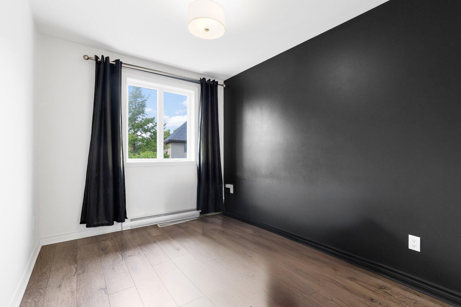 









1025Z


Rue Gameroff

,
Montréal (Lachine),




QC
H8T3R5

