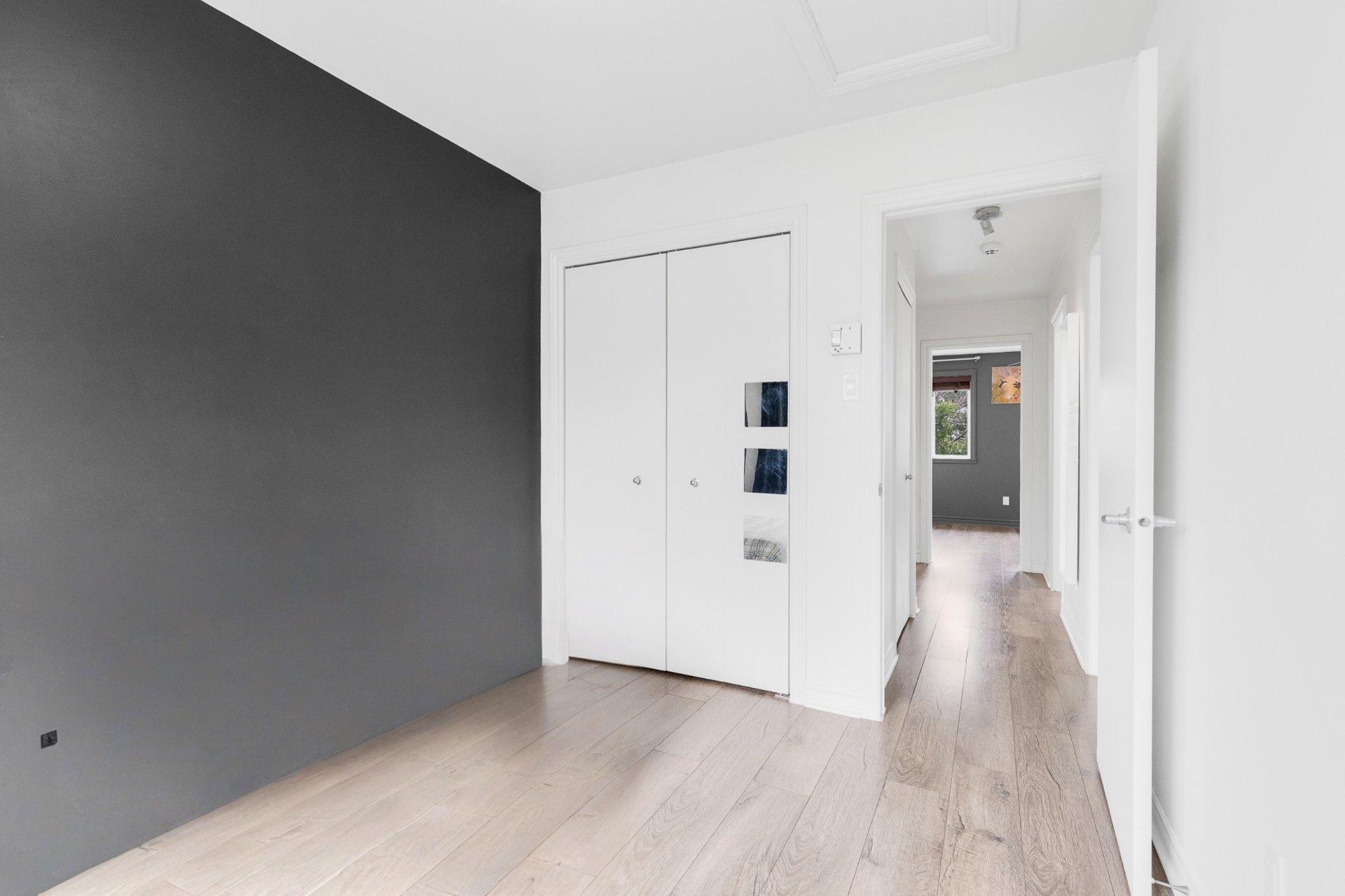 









1025Z


Rue Gameroff

,
Montréal (Lachine),




QC
H8T3R5

