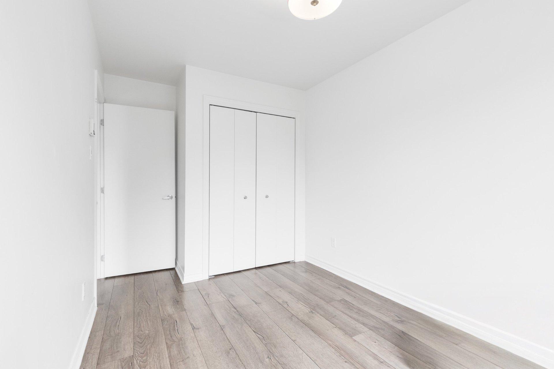 









1025Z


Rue Gameroff

,
Montréal (Lachine),




QC
H8T3R5

