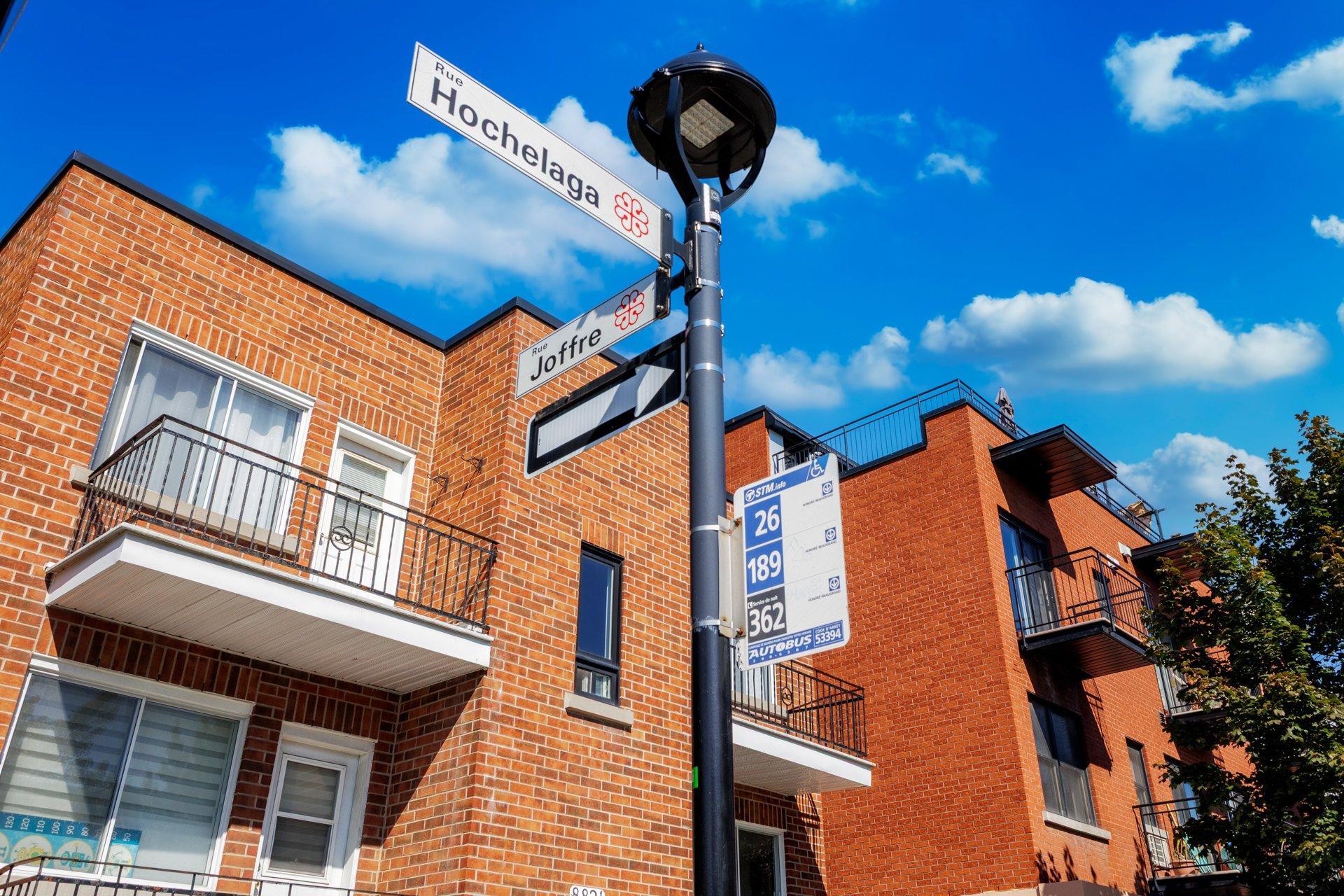 









8831


Rue Hochelaga

, 205,
Montréal (Mercier/Hochelaga-Maisonneuve),




QC
H1L2N3

