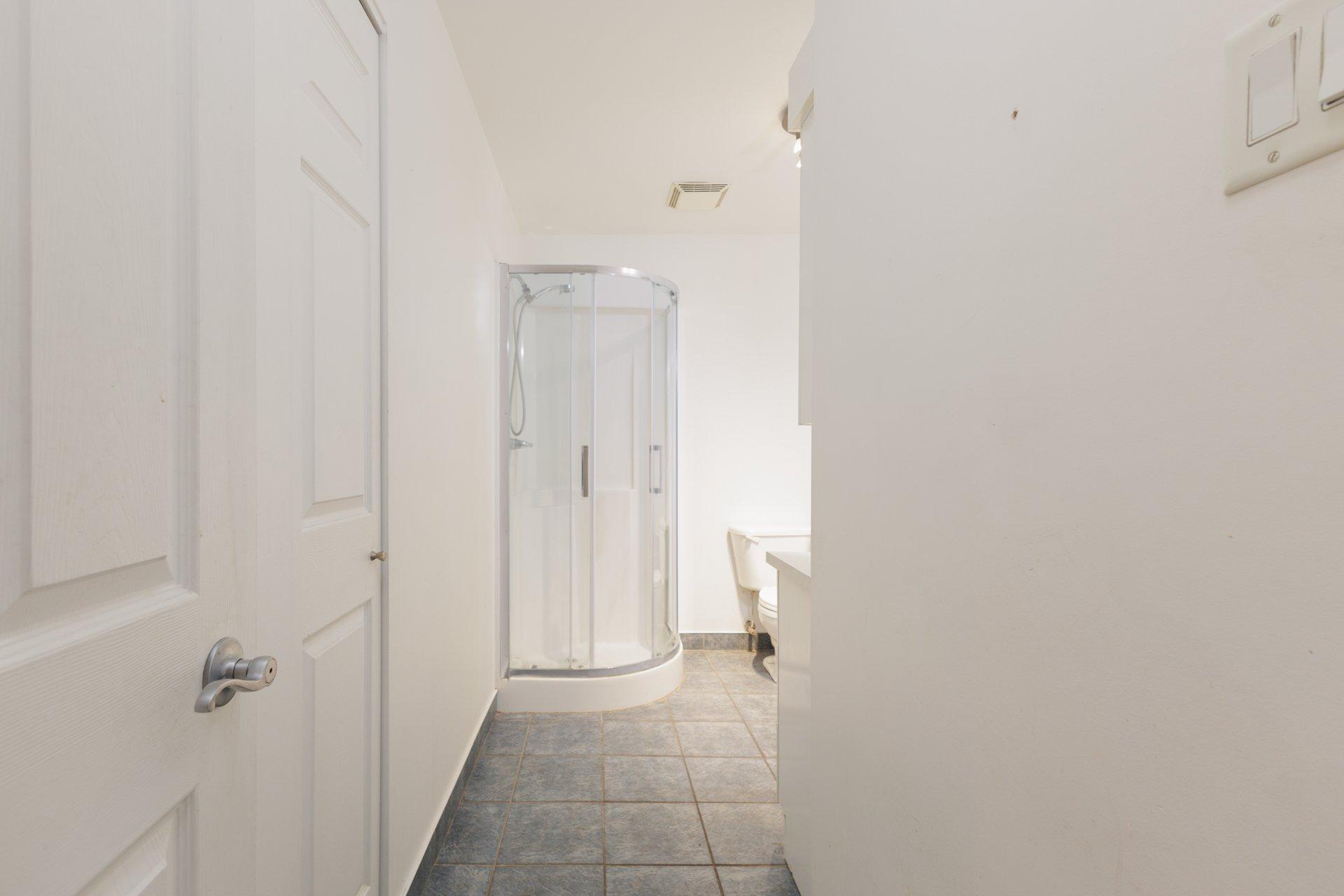 









8831


Rue Hochelaga

, 205,
Montréal (Mercier/Hochelaga-Maisonneuve),




QC
H1L2N3

