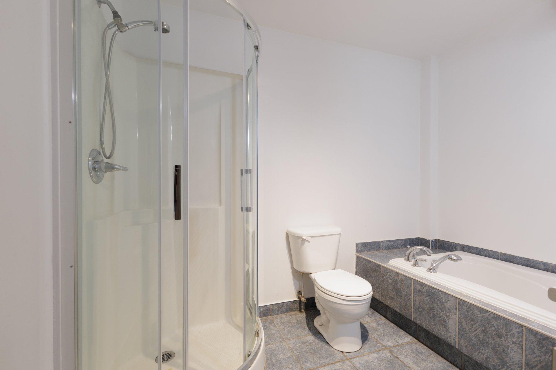 









8831


Rue Hochelaga

, 205,
Montréal (Mercier/Hochelaga-Maisonneuve),




QC
H1L2N3

