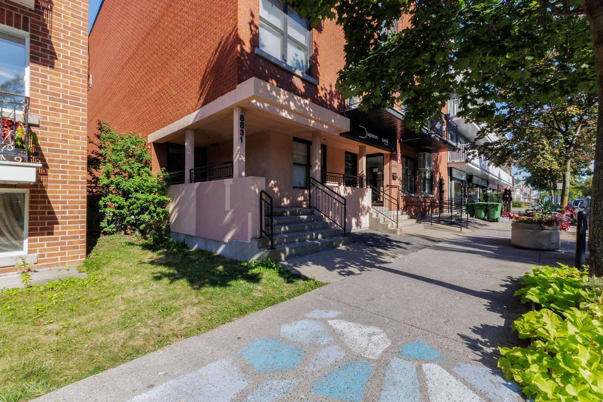 









8831


Rue Hochelaga

, 205,
Montréal (Mercier/Hochelaga-Maisonneuve),




QC
H1L2N3

