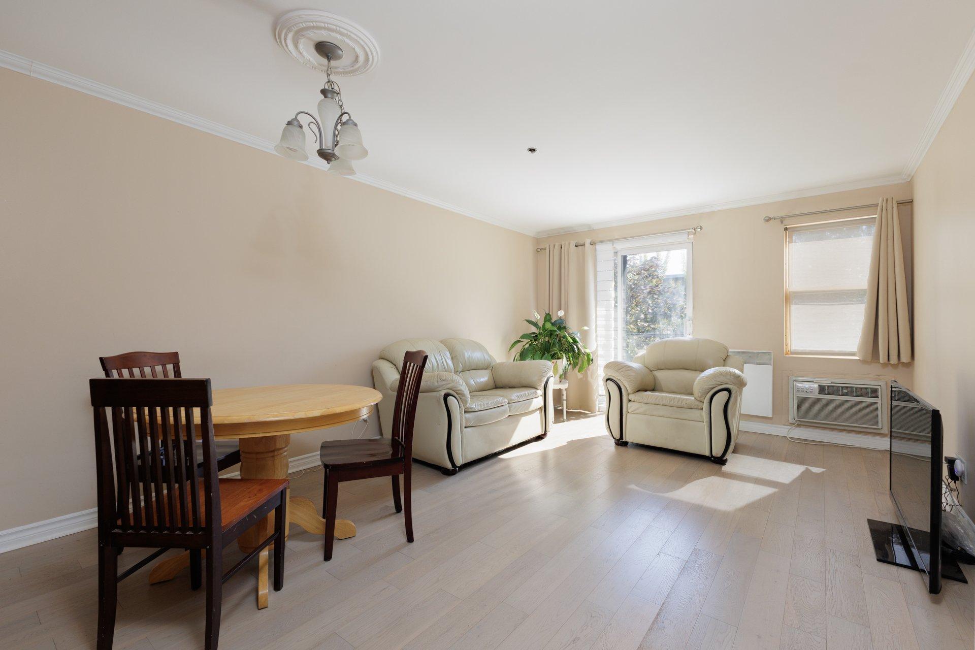 









8831


Rue Hochelaga

, 205,
Montréal (Mercier/Hochelaga-Maisonneuve),




QC
H1L2N3

