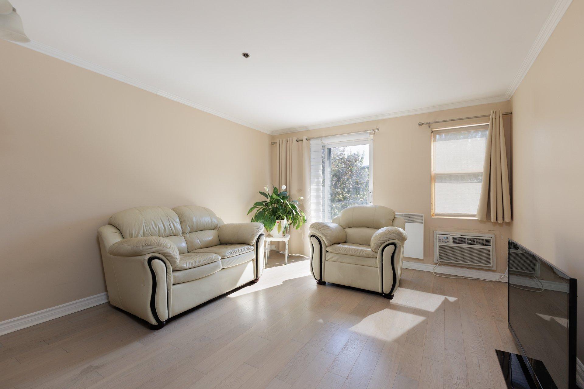 









8831


Rue Hochelaga

, 205,
Montréal (Mercier/Hochelaga-Maisonneuve),




QC
H1L2N3

