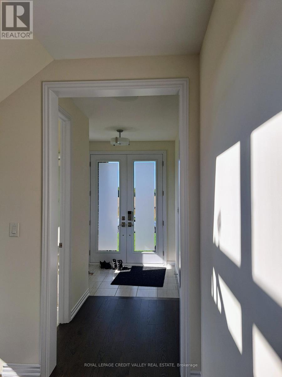 












27 HENDERSON STREET

,
Essa,




Ontario
L3W0A9

