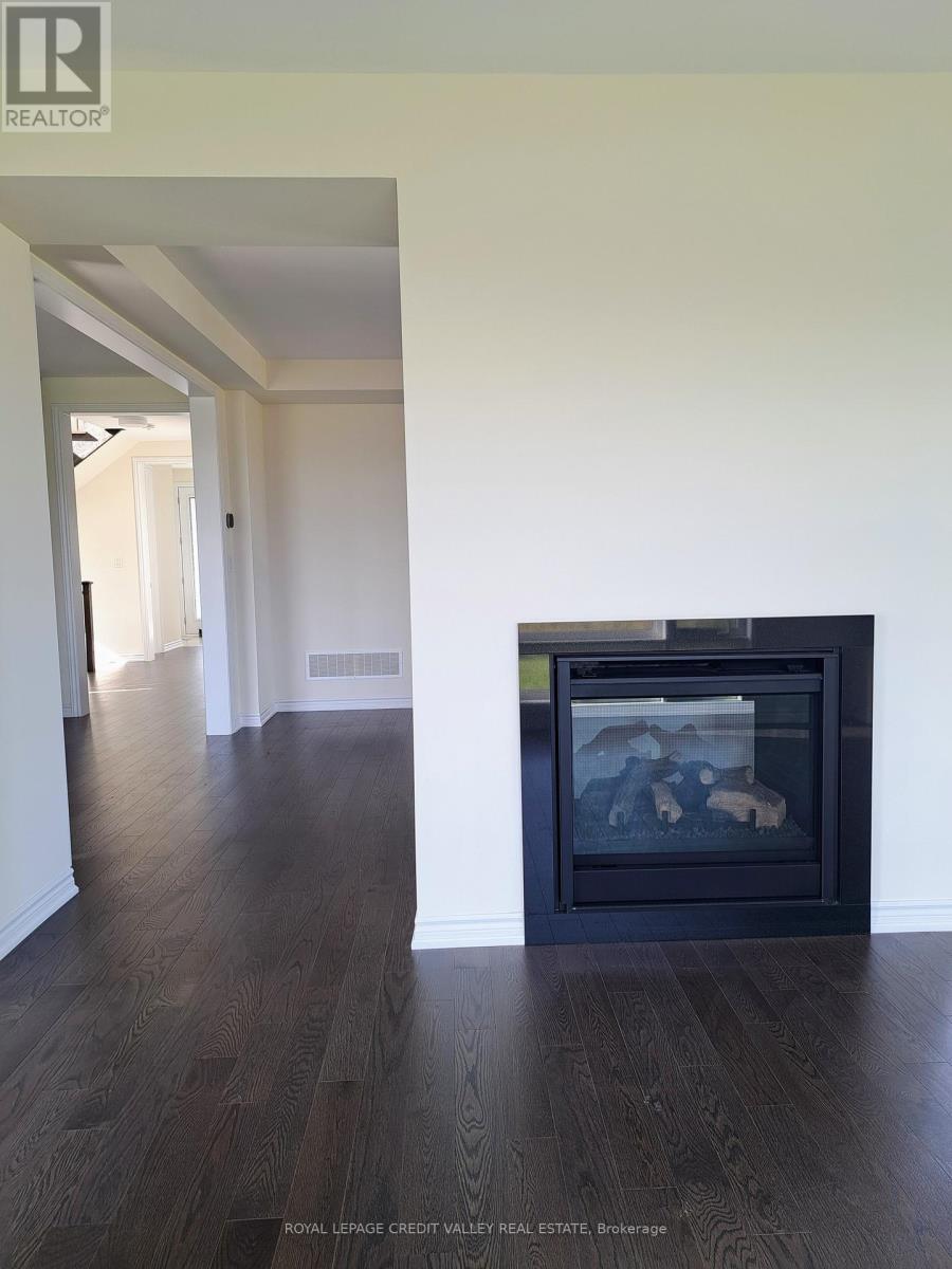 












27 HENDERSON STREET

,
Essa,




Ontario
L3W0A9

