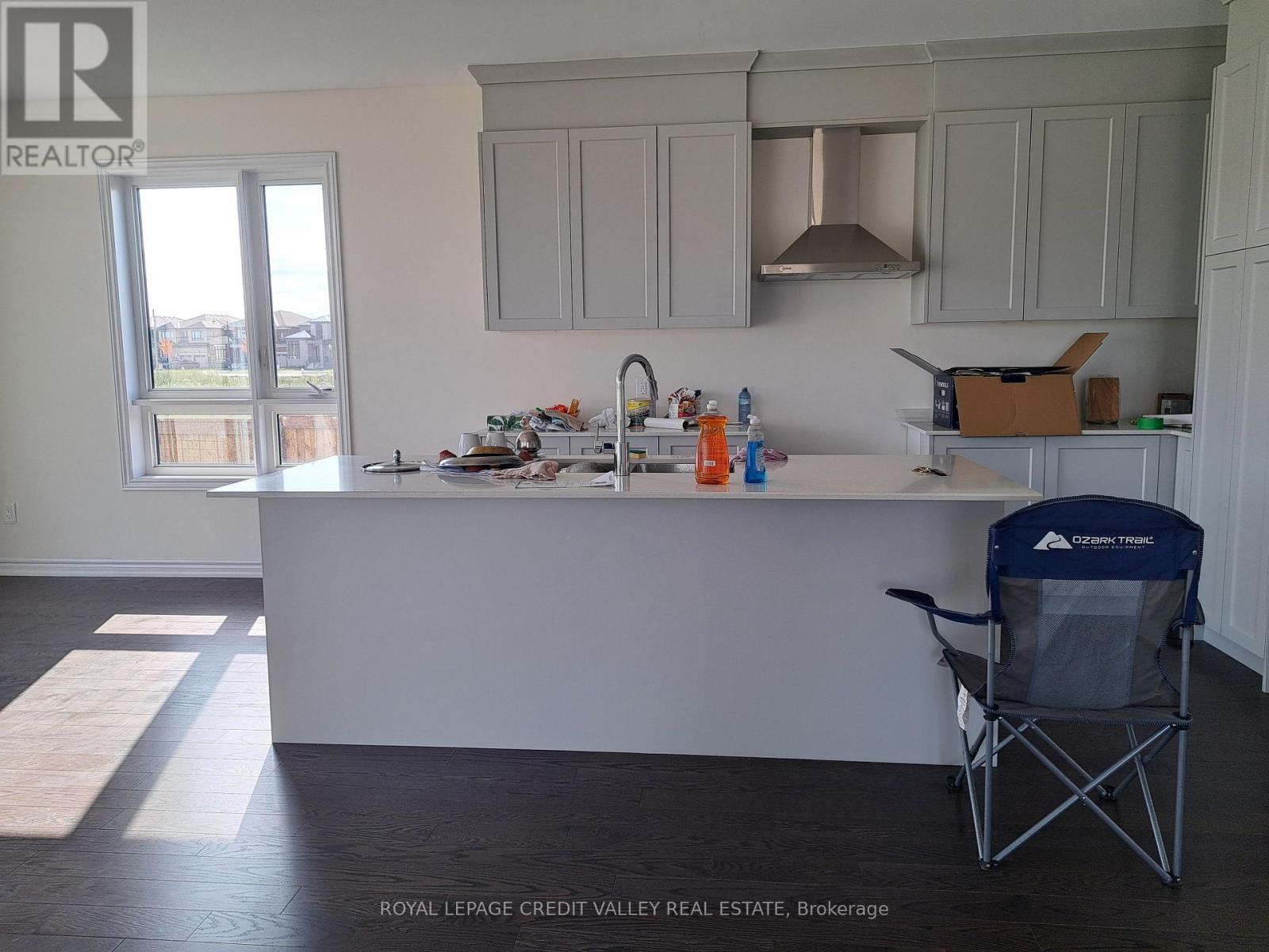 












27 HENDERSON STREET

,
Essa,




Ontario
L3W0A9

