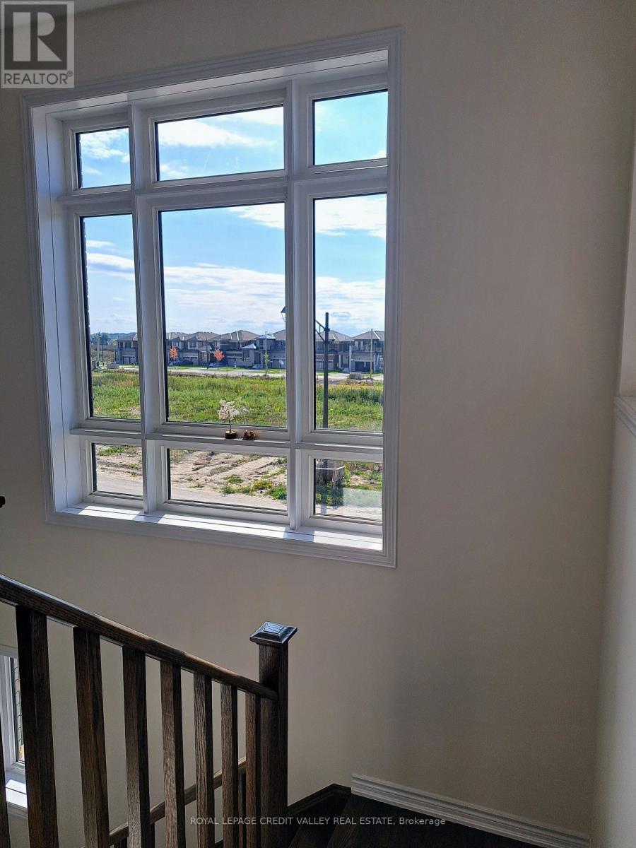 












27 HENDERSON STREET

,
Essa,




Ontario
L3W0A9

