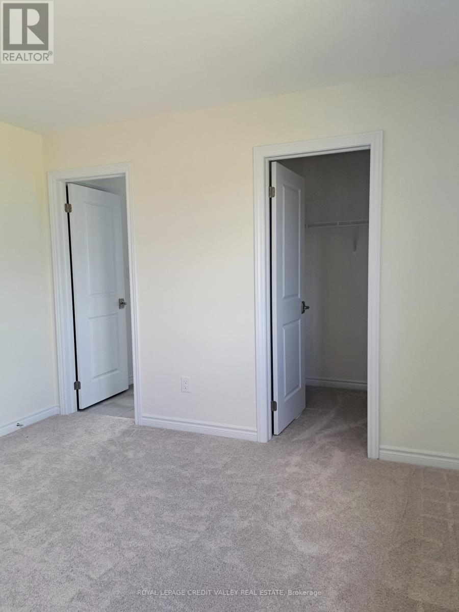 












27 HENDERSON STREET

,
Essa,




Ontario
L3W0A9

