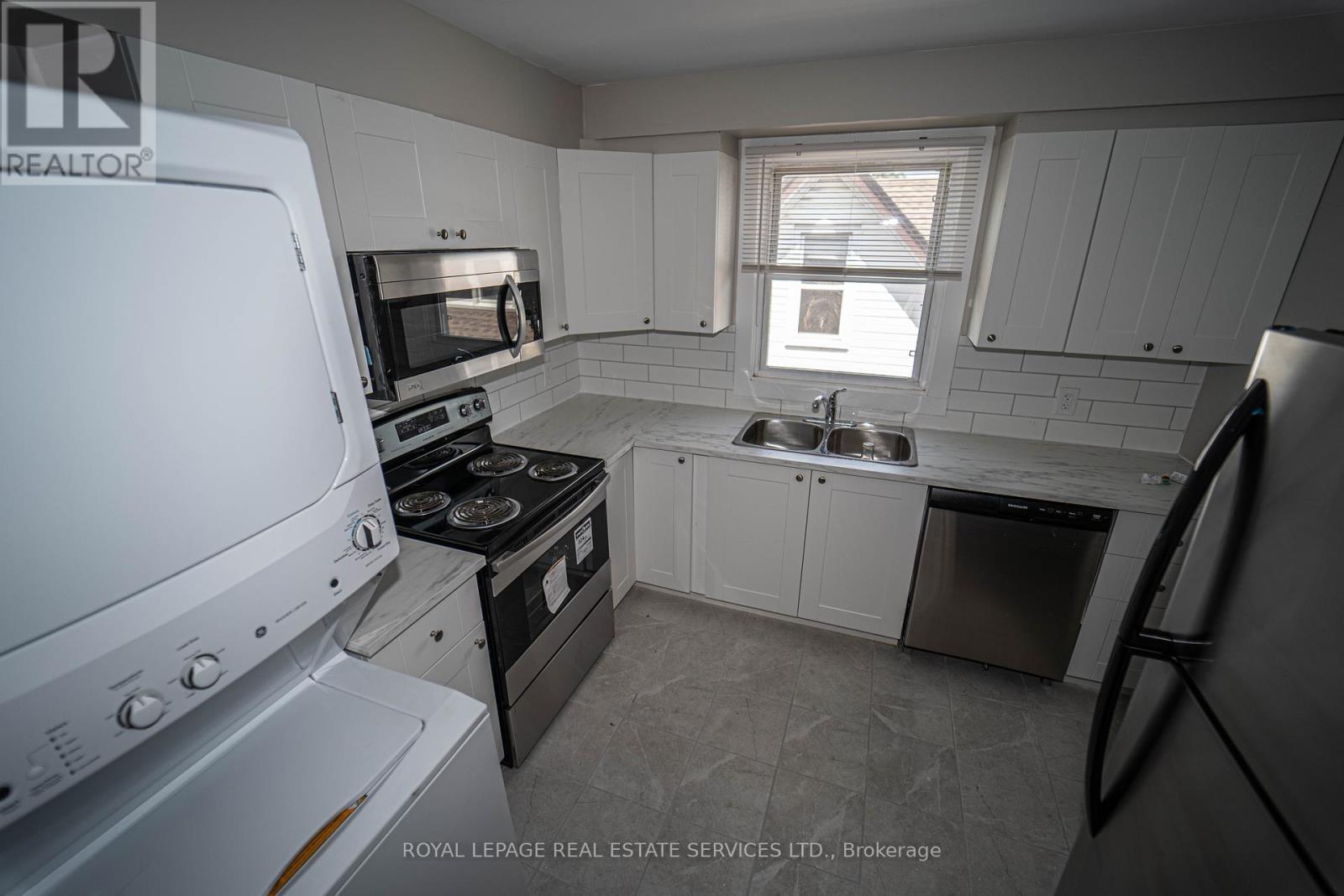 












8 BRUCE STREET

,
St. Catharines,




Ontario
L2R5S6

