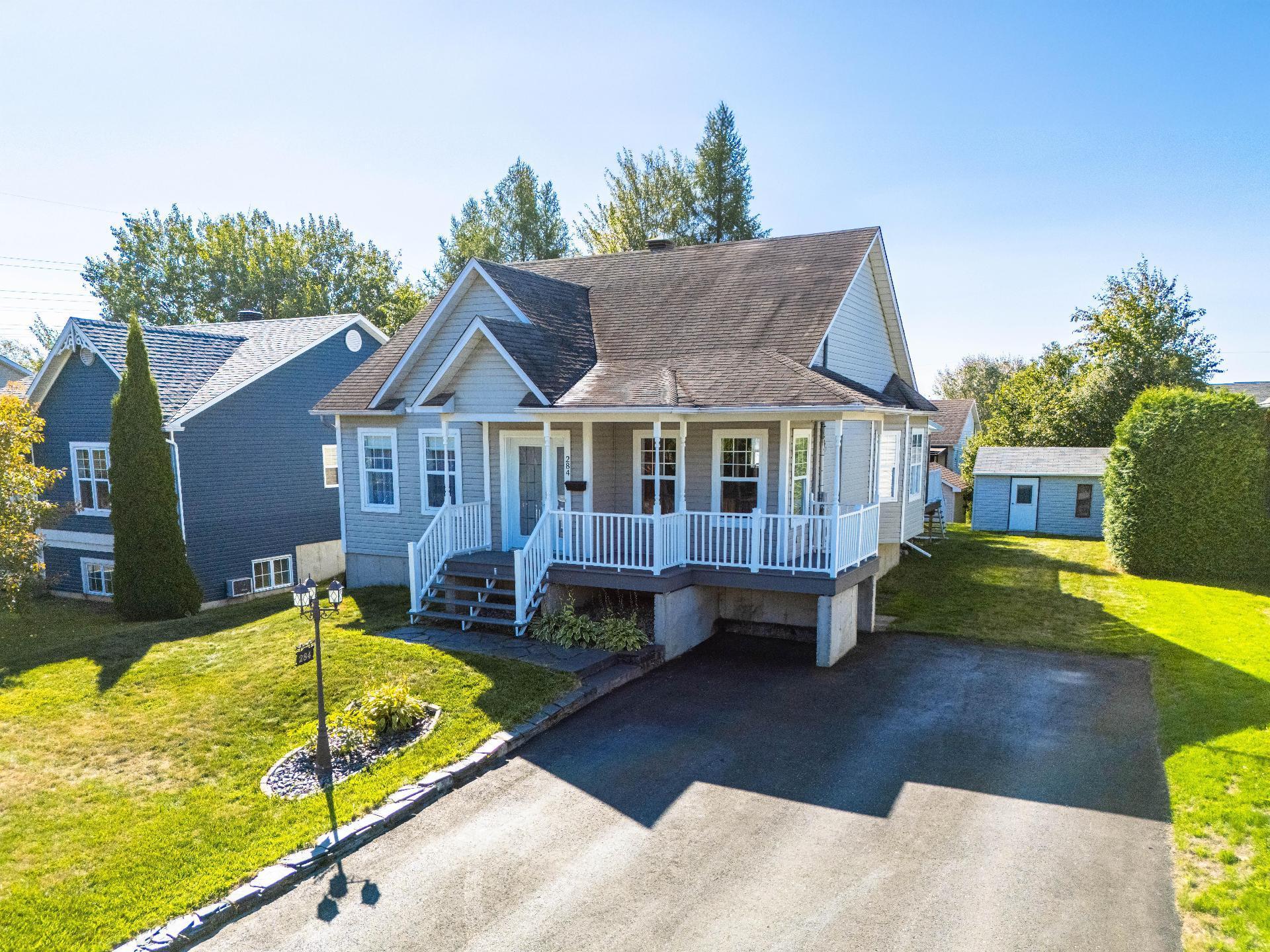 









284


Rue des Grands-Ducs

,
Sherbrooke (Brompton/Rock Forest/Saint-Élie/Deauville),




QC
J1R0S3

