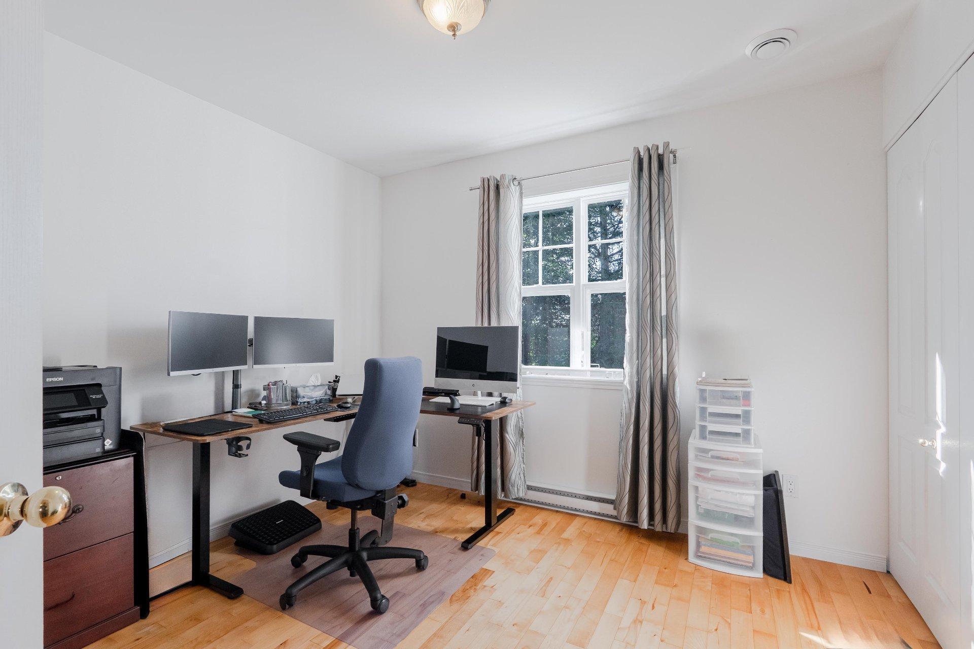 









284


Rue des Grands-Ducs

,
Sherbrooke (Brompton/Rock Forest/Saint-Élie/Deauville),




QC
J1R0S3

