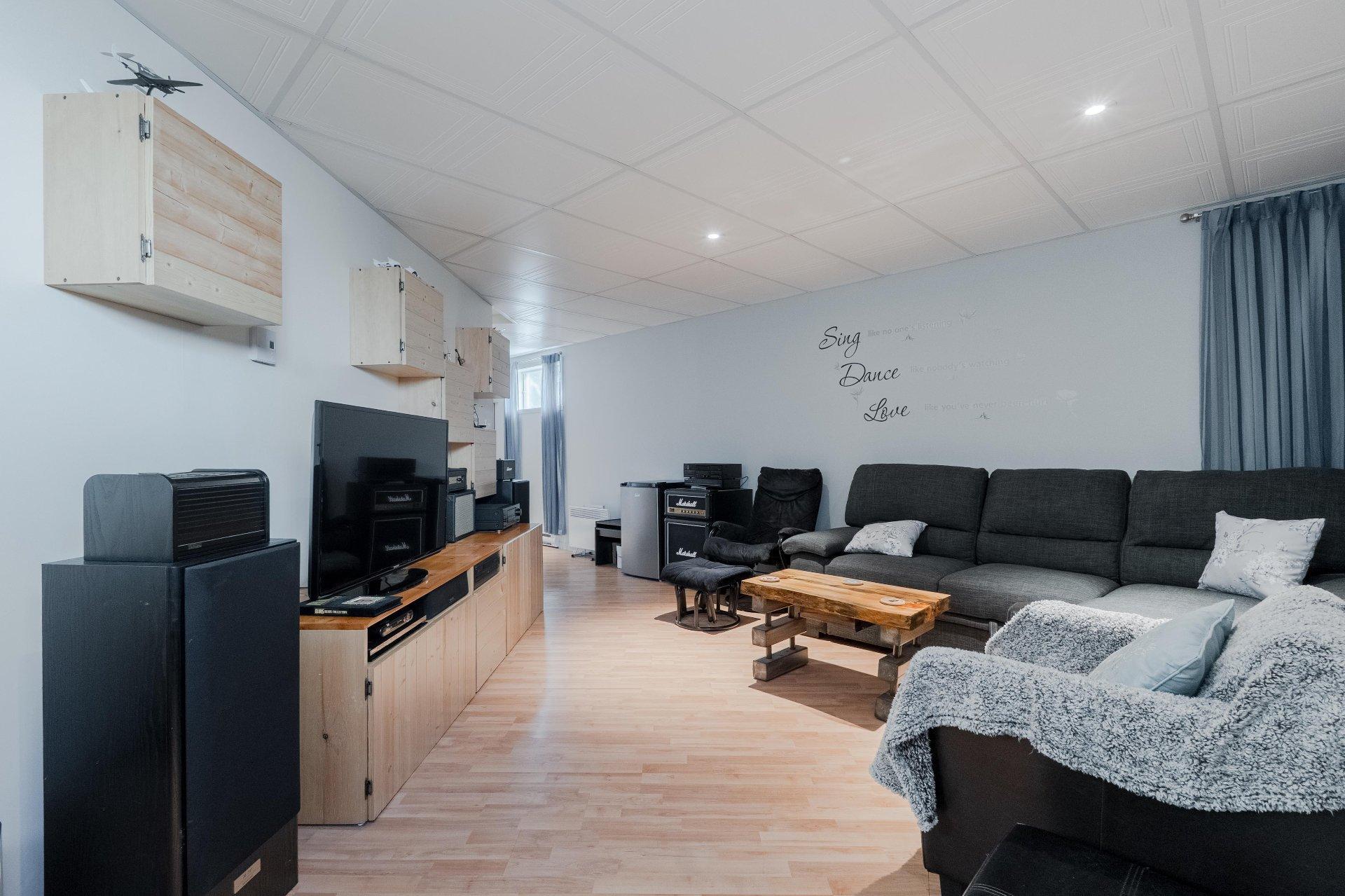 









284


Rue des Grands-Ducs

,
Sherbrooke (Brompton/Rock Forest/Saint-Élie/Deauville),




QC
J1R0S3

