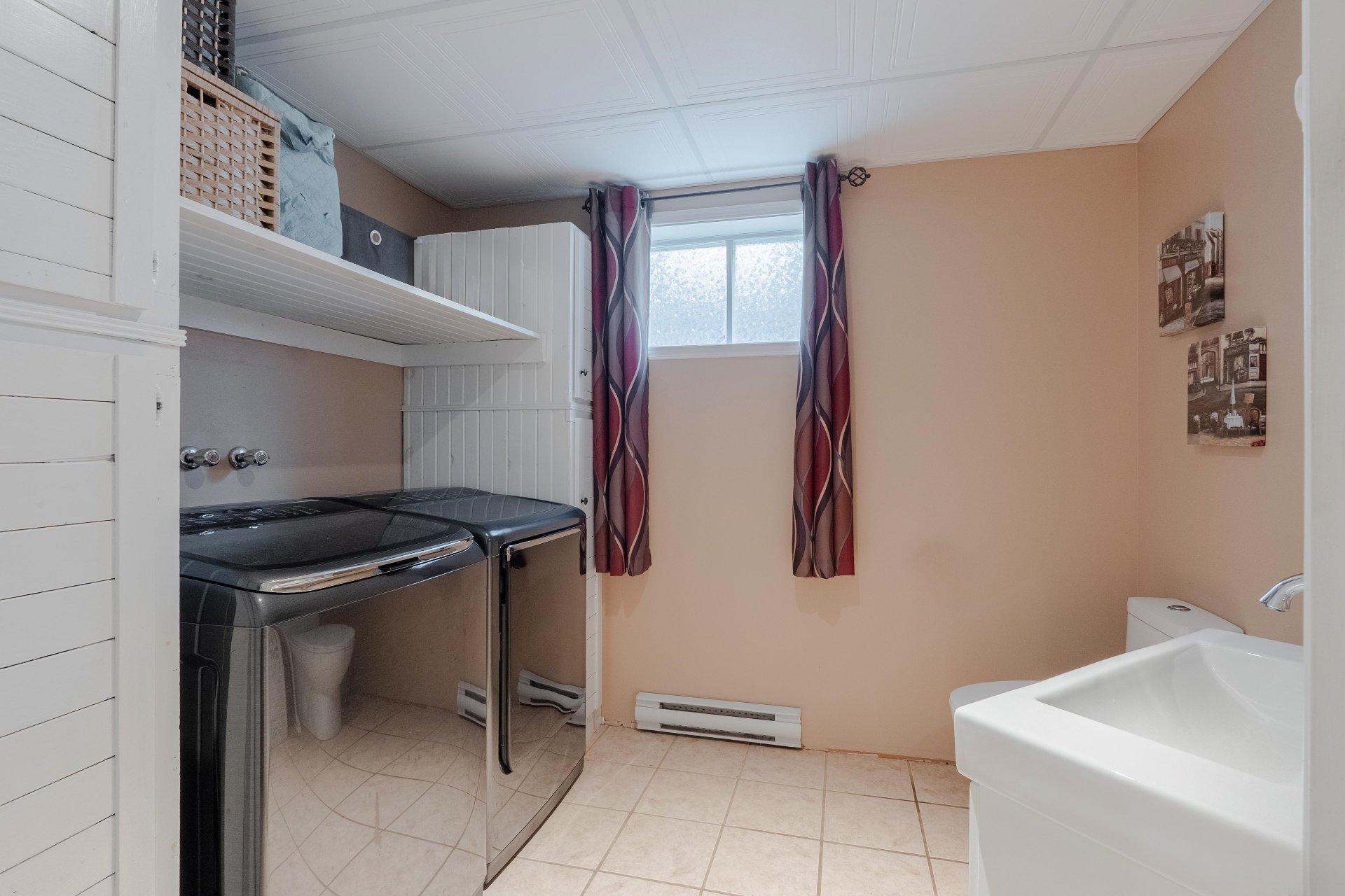 









284


Rue des Grands-Ducs

,
Sherbrooke (Brompton/Rock Forest/Saint-Élie/Deauville),




QC
J1R0S3

