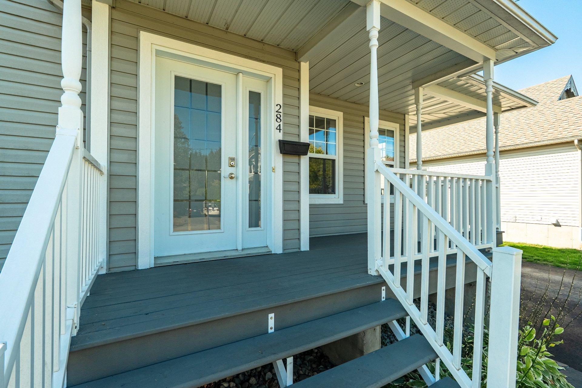 









284


Rue des Grands-Ducs

,
Sherbrooke (Brompton/Rock Forest/Saint-Élie/Deauville),




QC
J1R0S3

