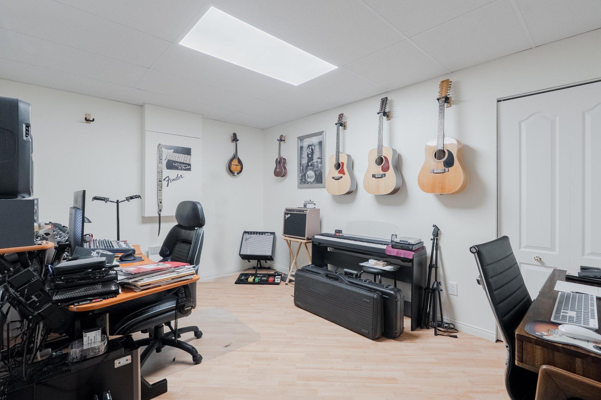 









284


Rue des Grands-Ducs

,
Sherbrooke (Brompton/Rock Forest/Saint-Élie/Deauville),




QC
J1R0S3

