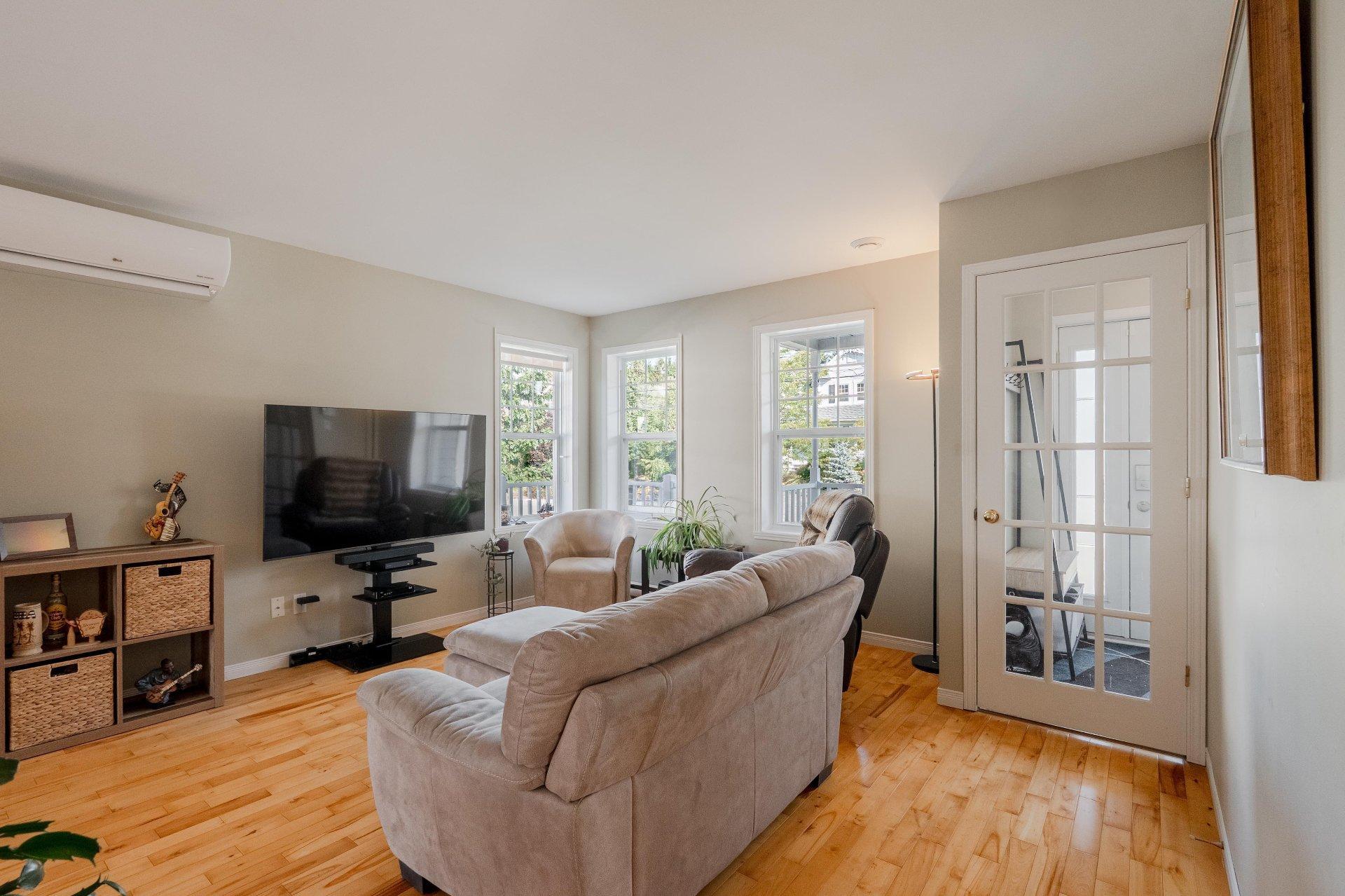 









284


Rue des Grands-Ducs

,
Sherbrooke (Brompton/Rock Forest/Saint-Élie/Deauville),




QC
J1R0S3


