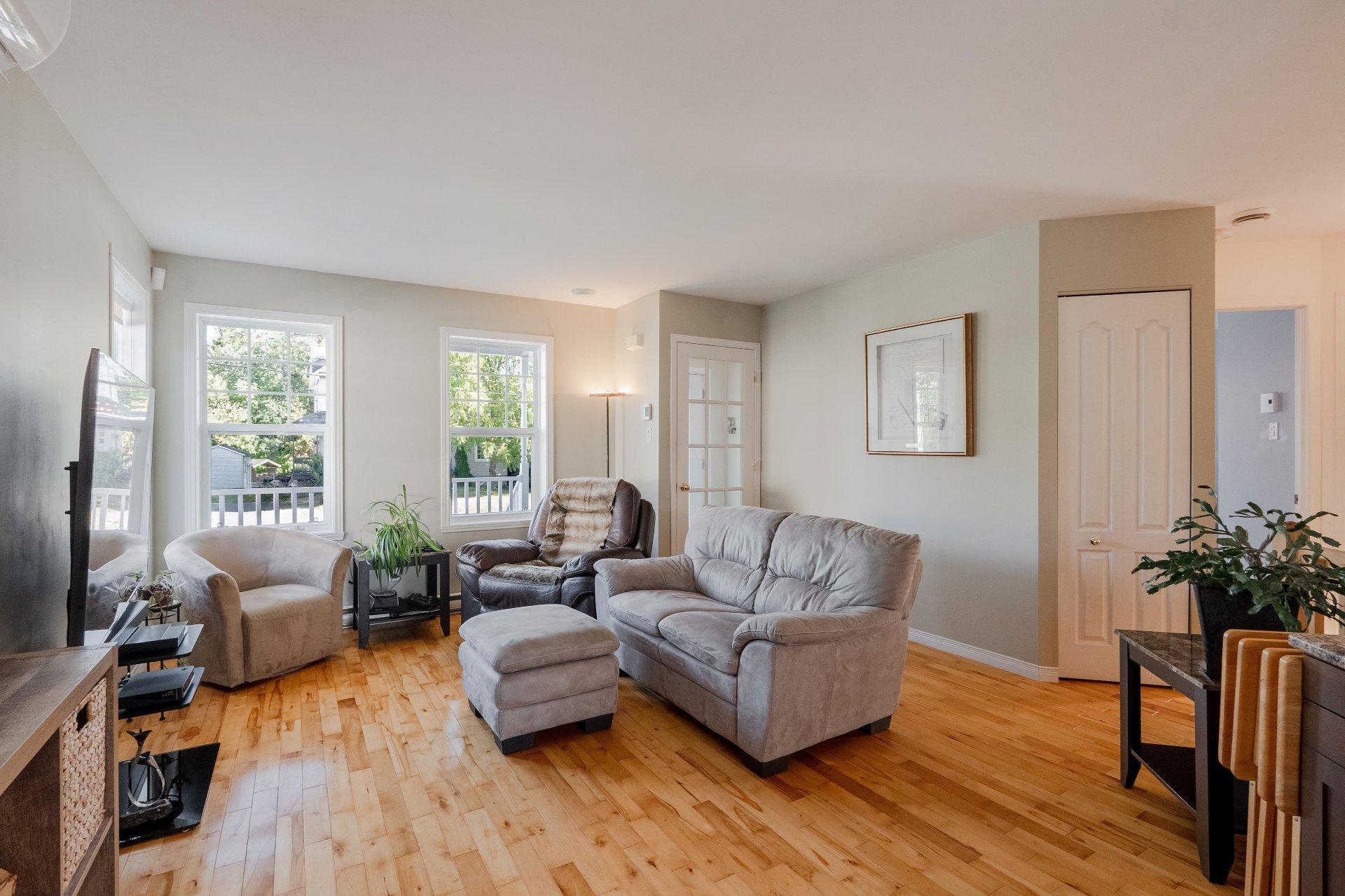









284


Rue des Grands-Ducs

,
Sherbrooke (Brompton/Rock Forest/Saint-Élie/Deauville),




QC
J1R0S3

